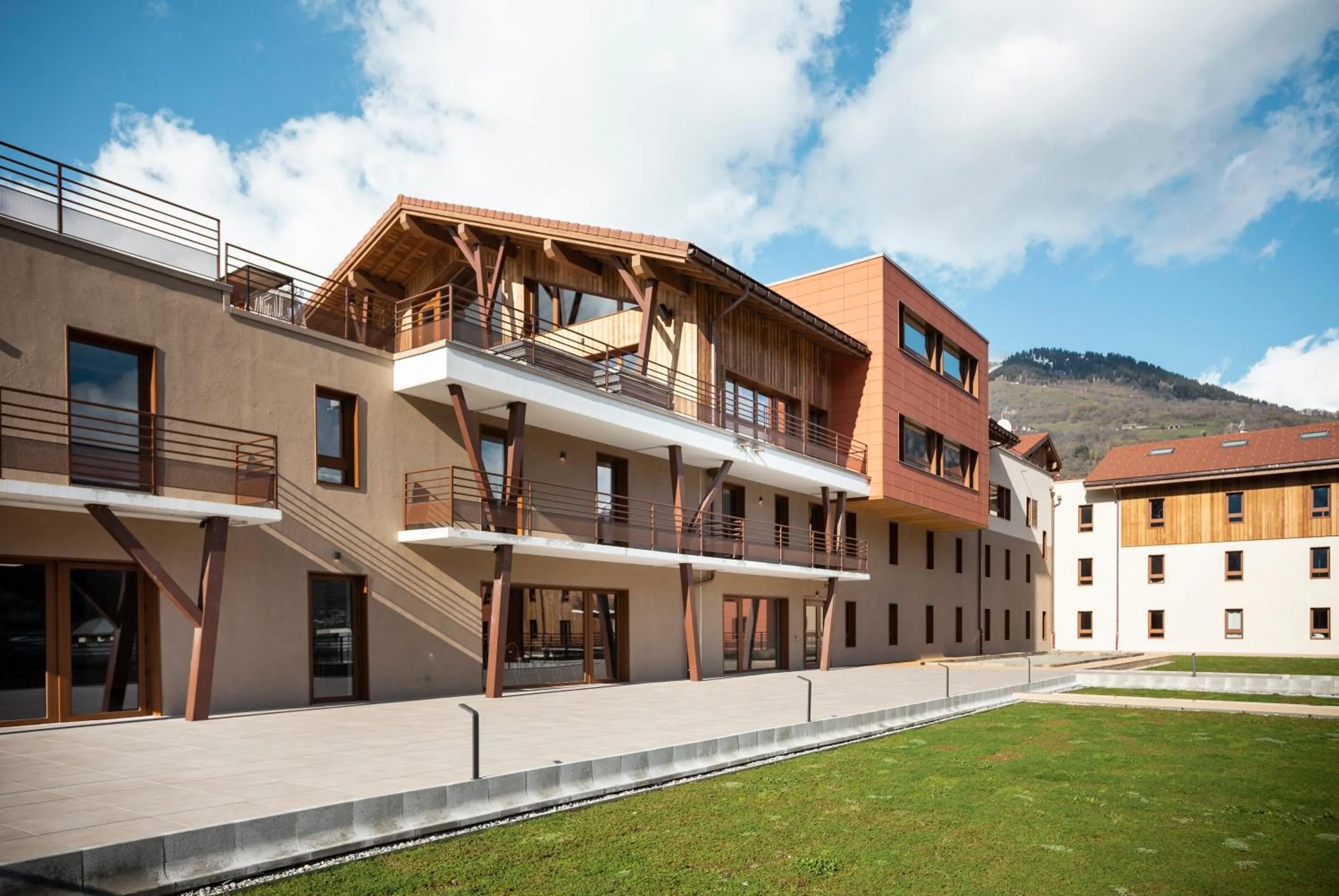 Property building in Hotel Base Camp Lodge - Bourg Saint Maurice