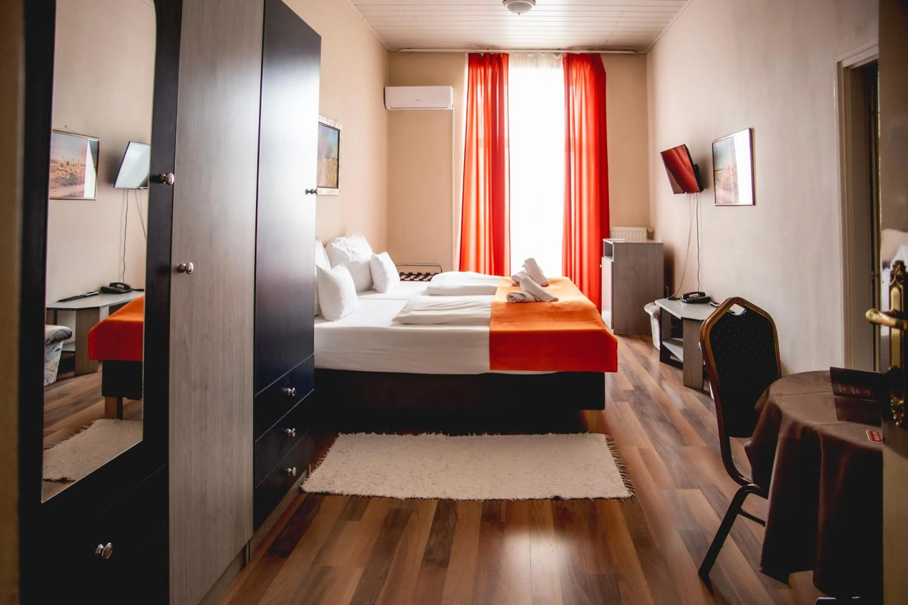 Photo of the whole room, Bed in Hotel Kapos