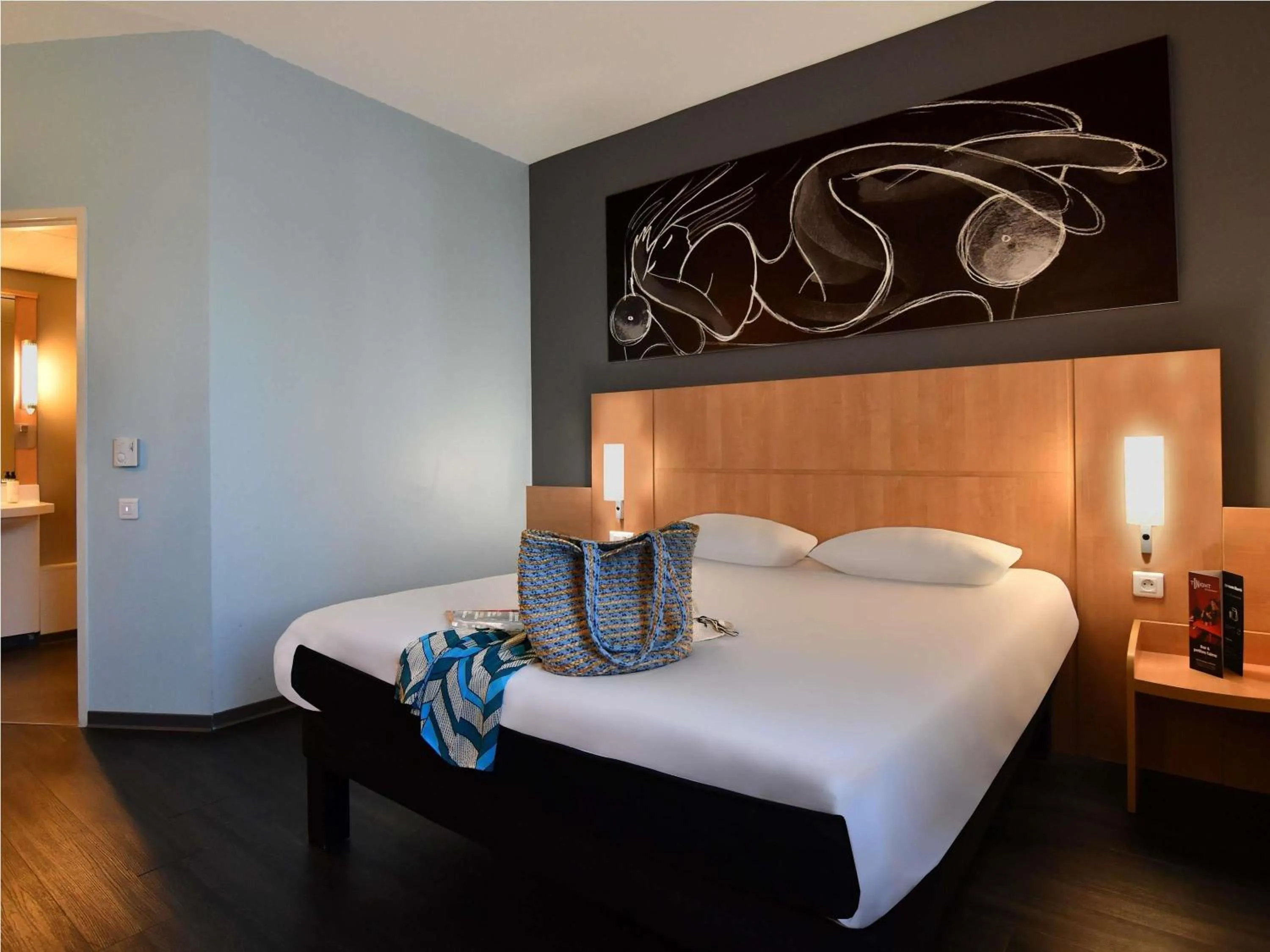 Bedroom, Bed in ibis Les Herbiers