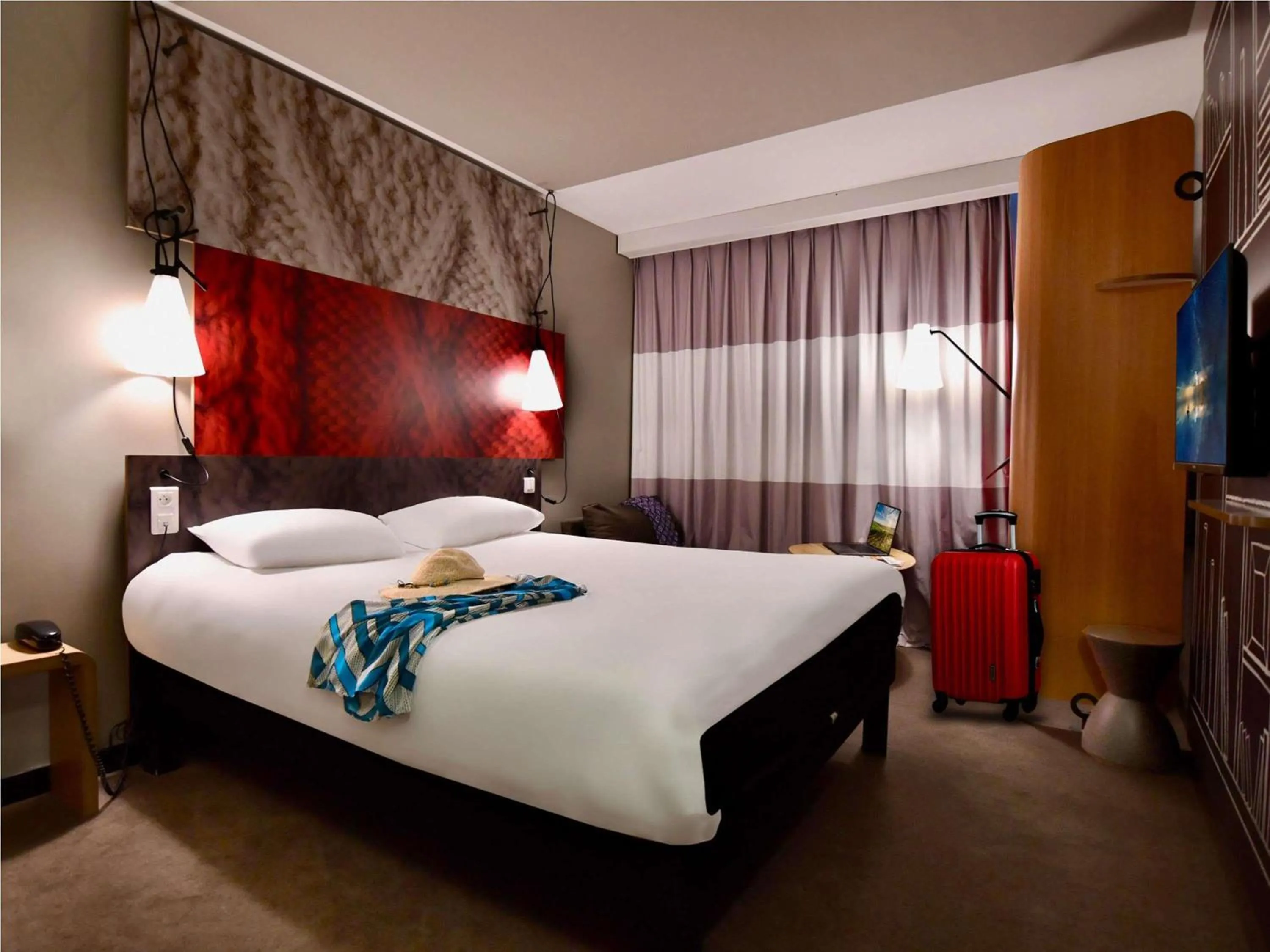 Bedroom, Bed in ibis Les Herbiers