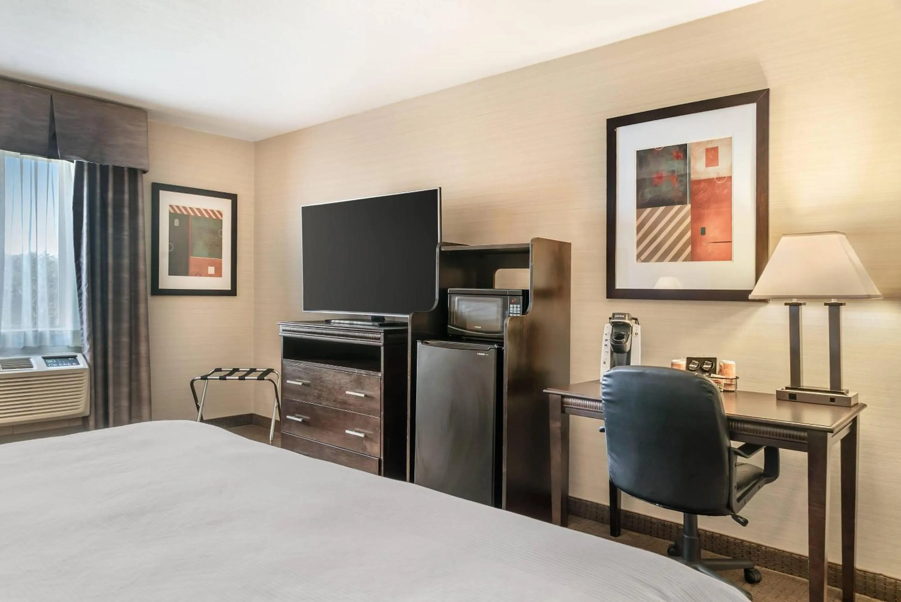 Bedroom, Bed in Quality Inn & Suites Next to the Casino