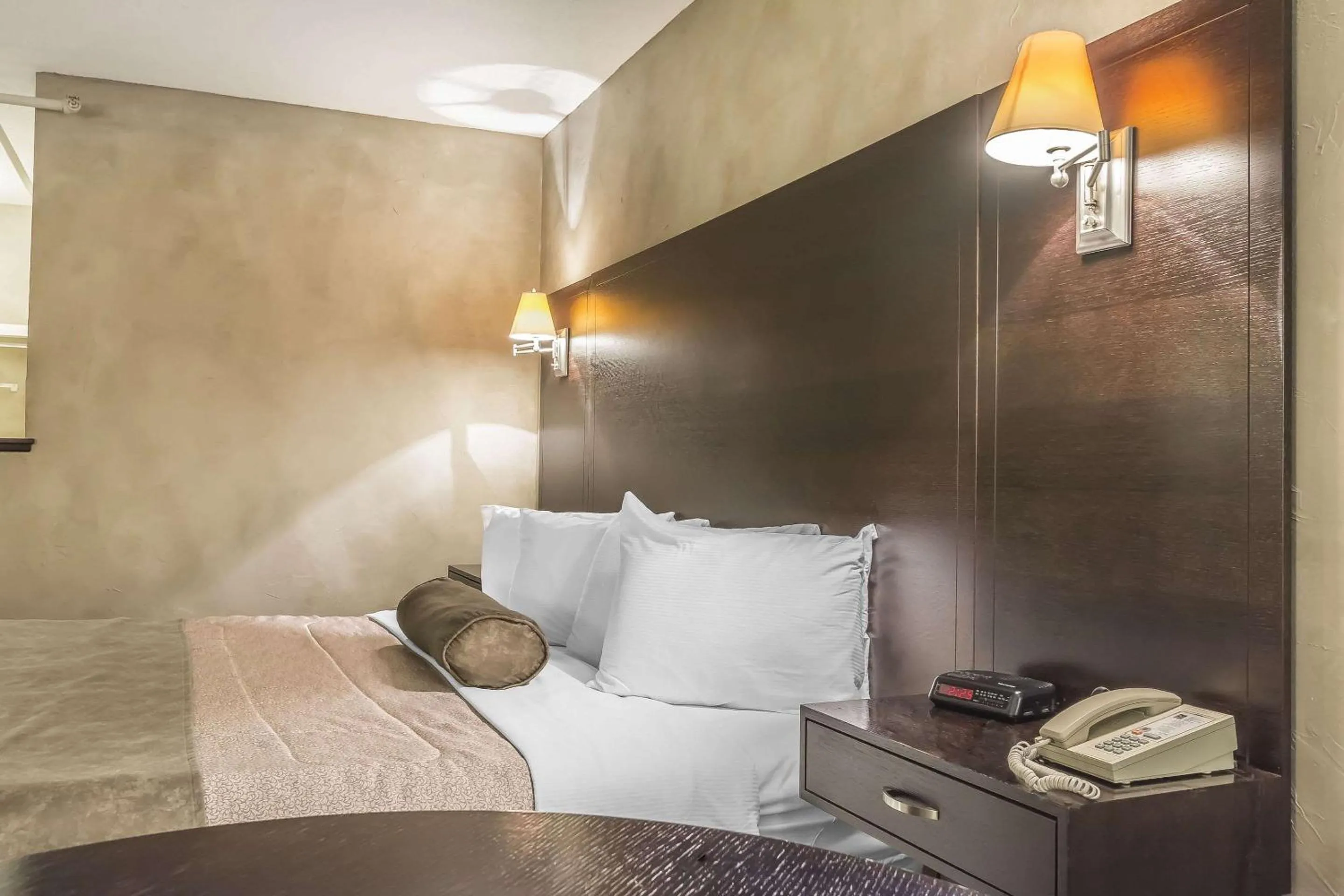 Photo of the whole room, Bed in Quality Hotel & Conference Centre