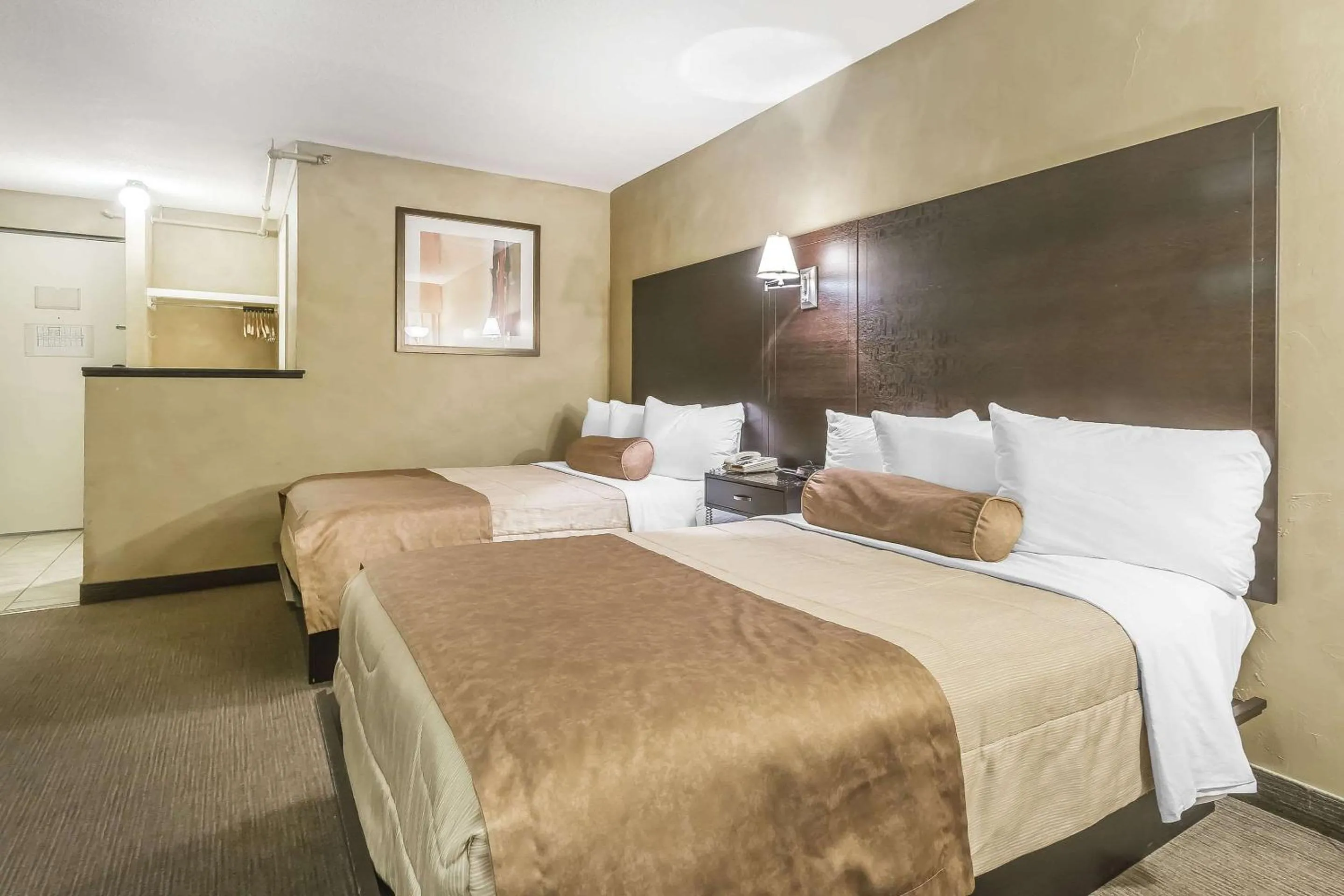 Photo of the whole room, Bed in Quality Hotel & Conference Centre