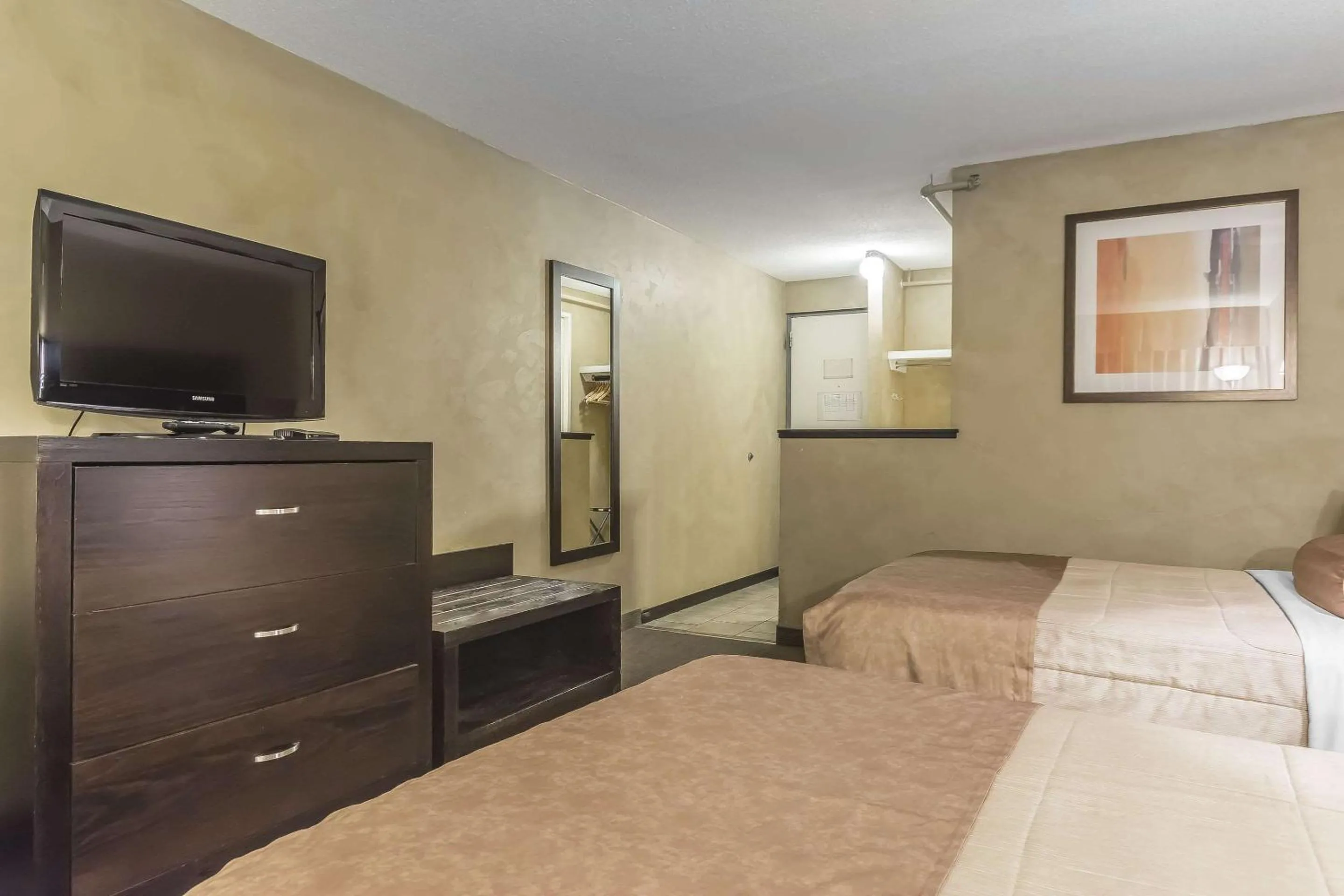 Photo of the whole room, Bed in Quality Hotel & Conference Centre