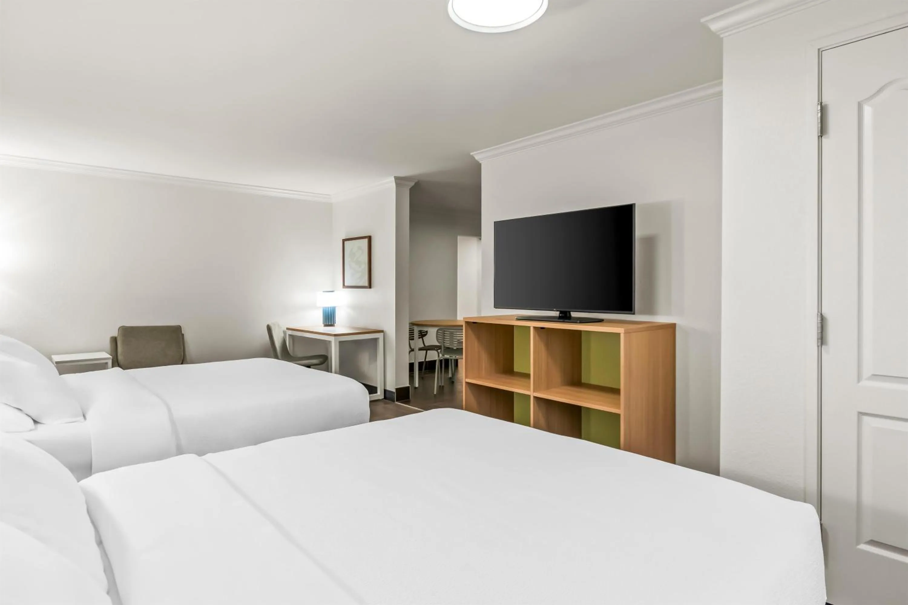 Bedroom, Bed in Spark by Hilton Cincinnati Fairfield