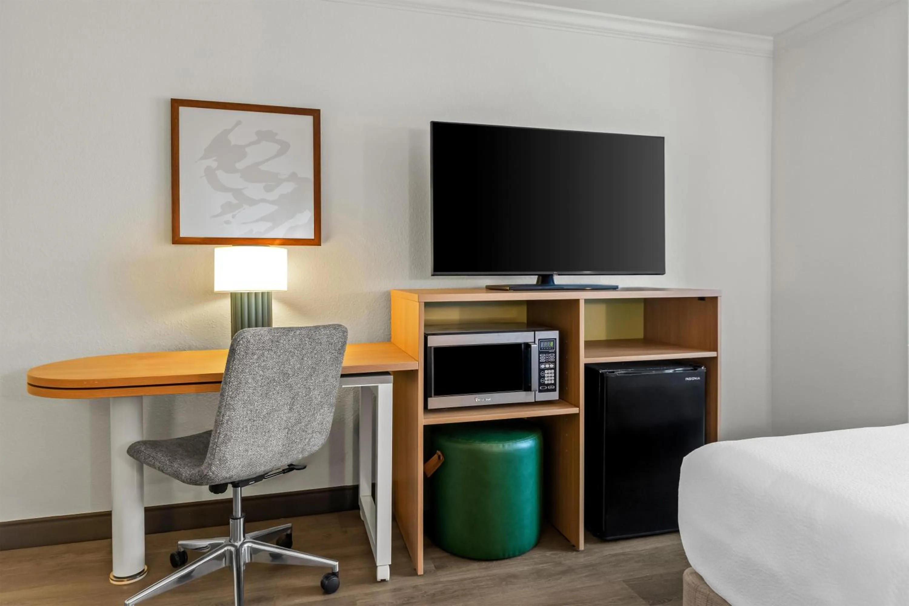 Bedroom, Bed in Spark by Hilton Cincinnati Fairfield