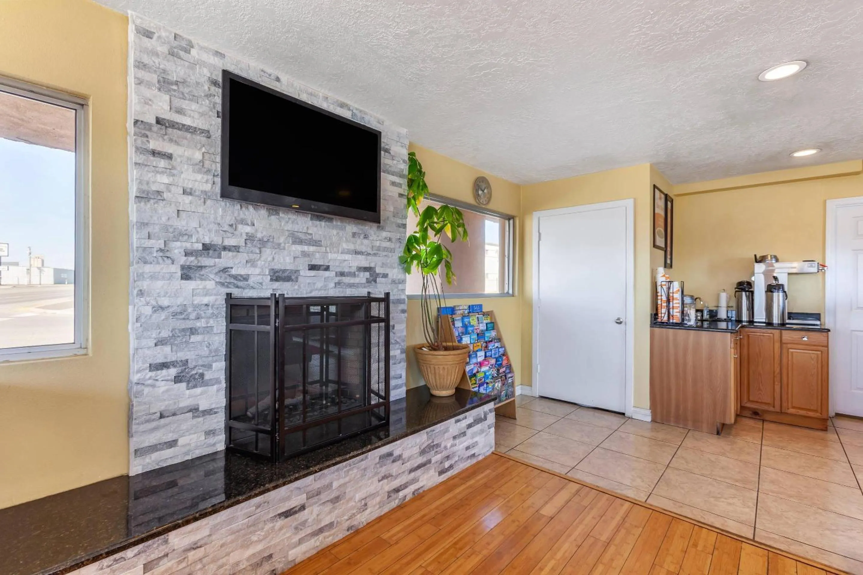 Breakfast in Econo Lodge Clovis