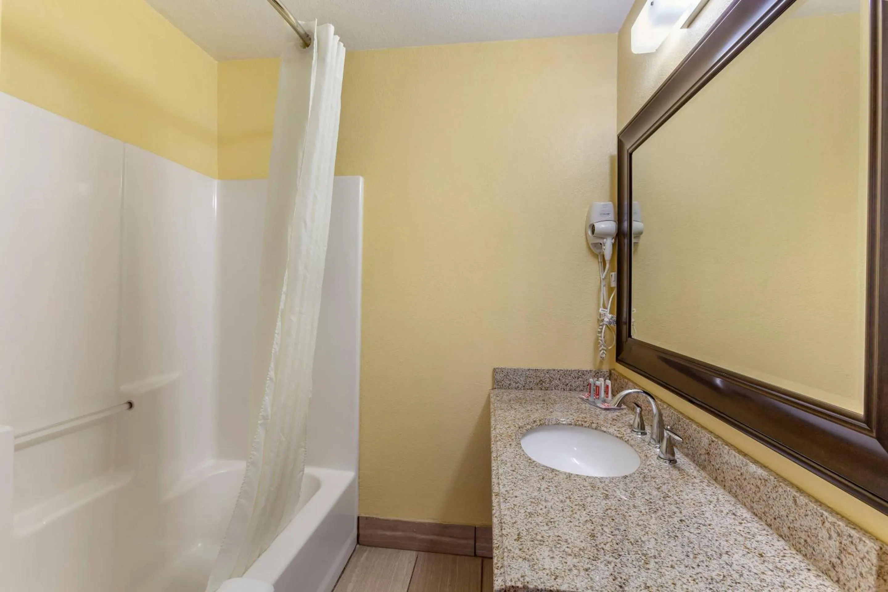 Bedroom in Econo Lodge Clovis