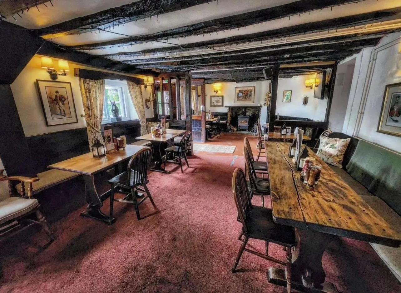 Lounge or bar in The Royal Oak Inn
