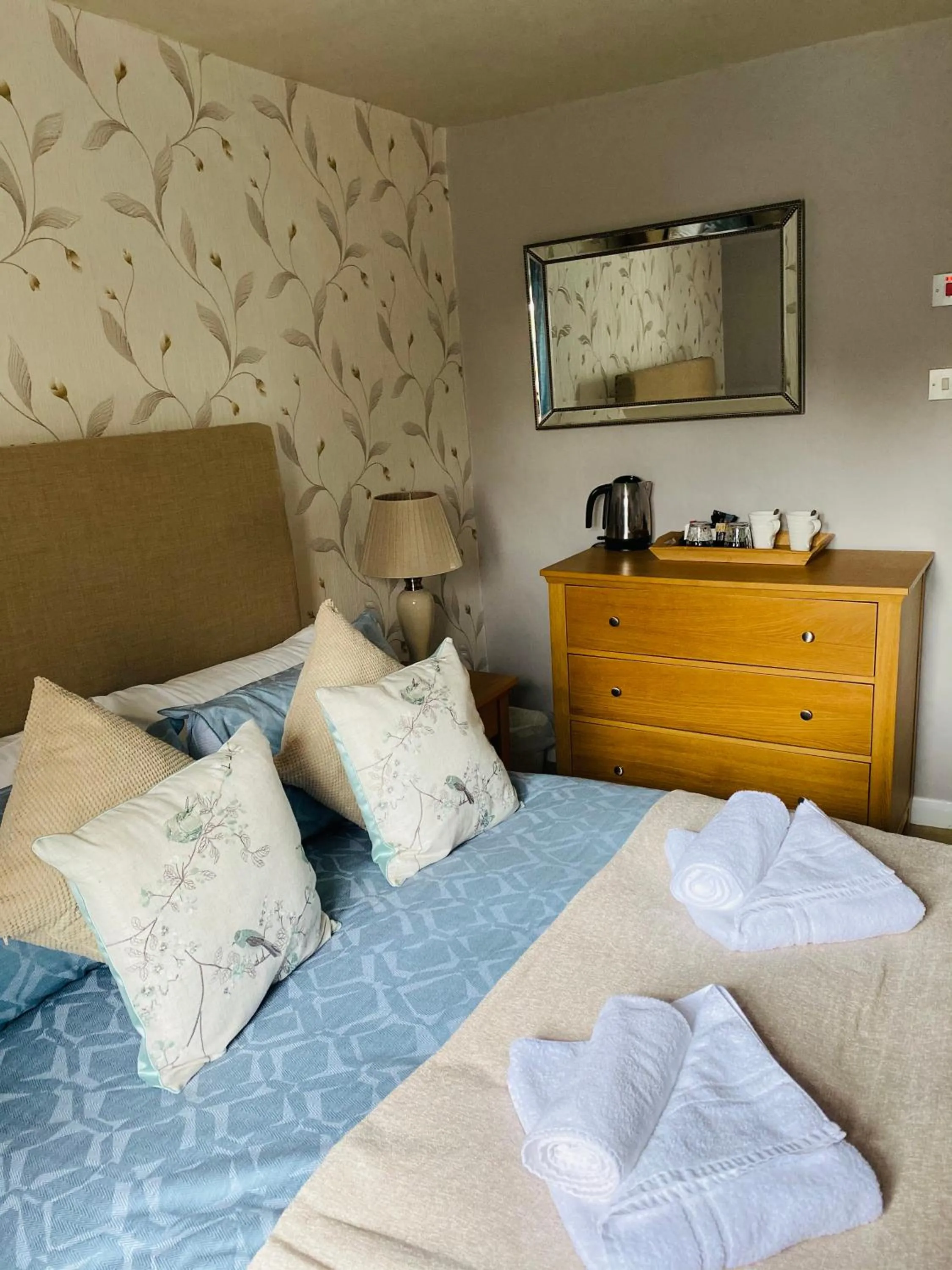 Bedroom, Bed in The Royal Oak Inn