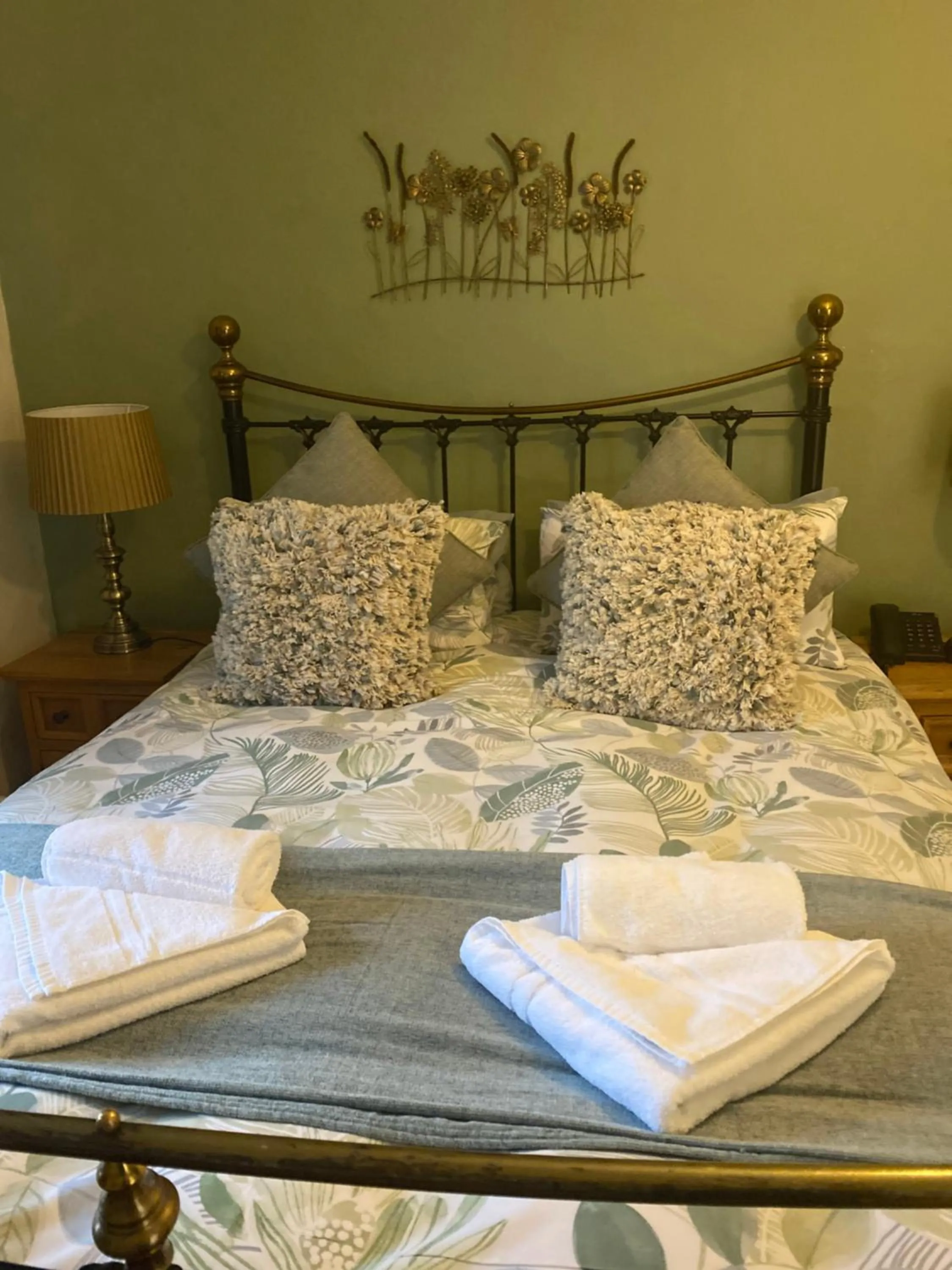 Bedroom, Bed in The Royal Oak Inn