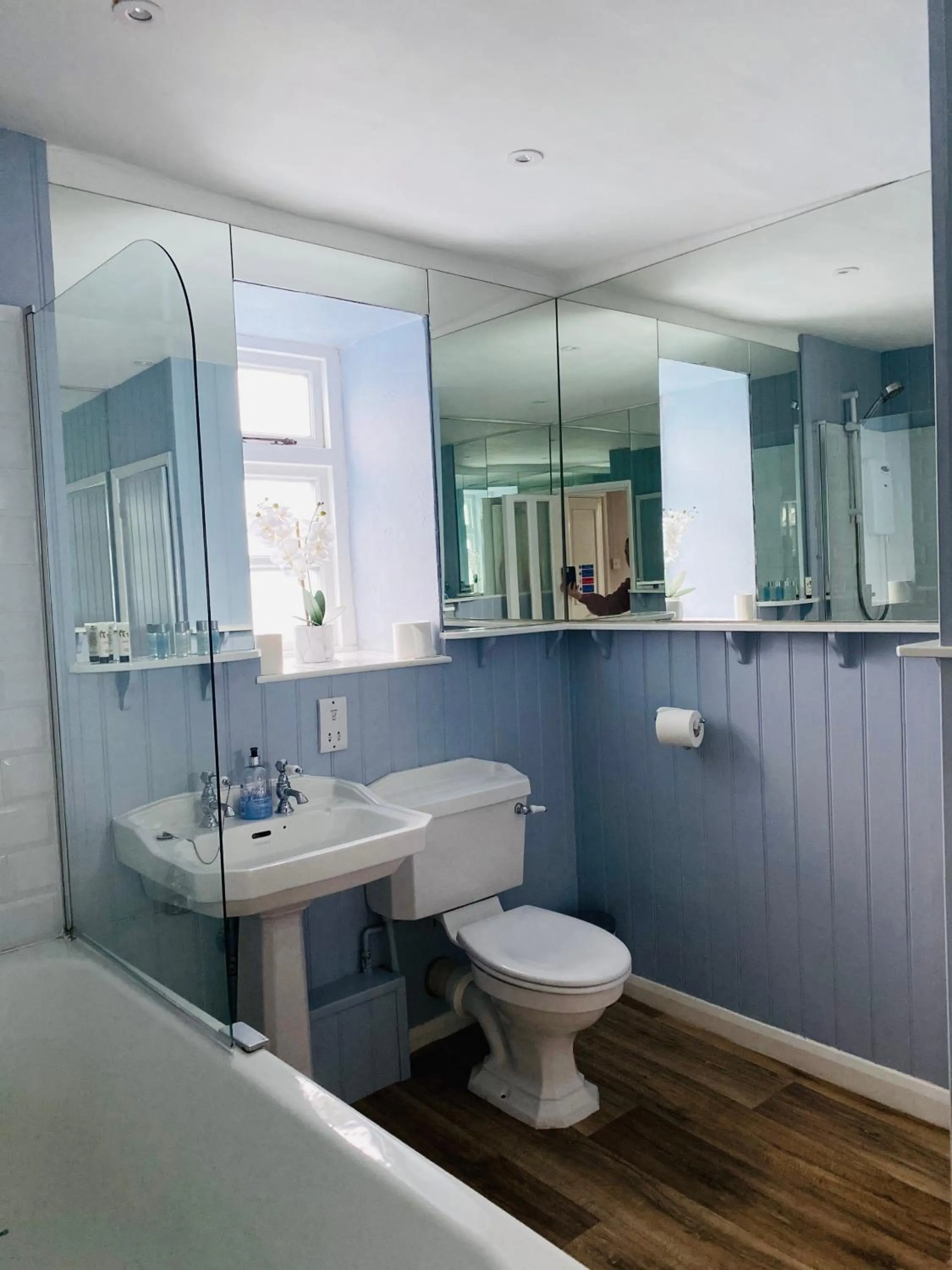 Bathroom in The Royal Oak Inn