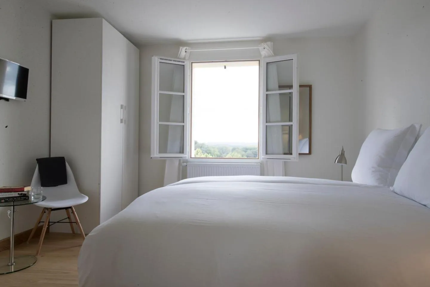 Bedroom, Bed in Château Les Merles et ses Villas