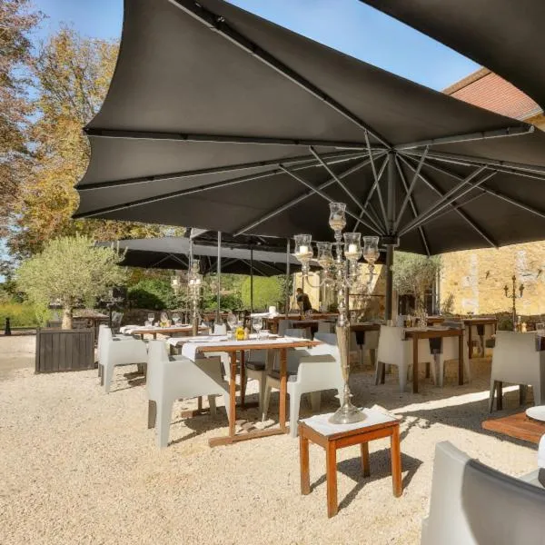 Patio in Château Les Merles et ses Villas