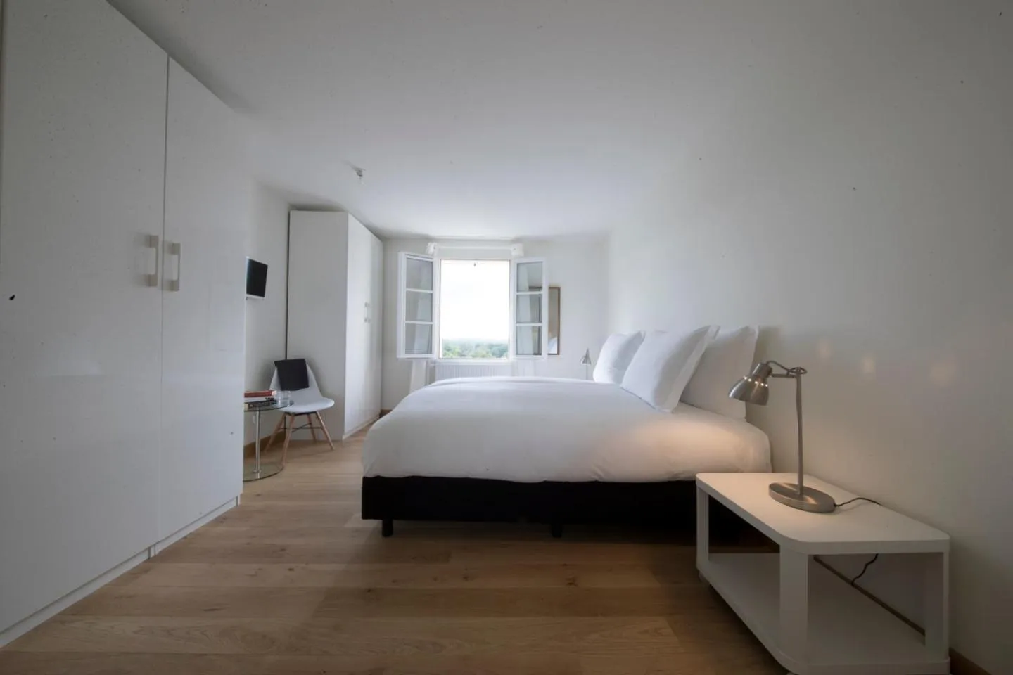 Photo of the whole room, Bed in Château Les Merles et ses Villas