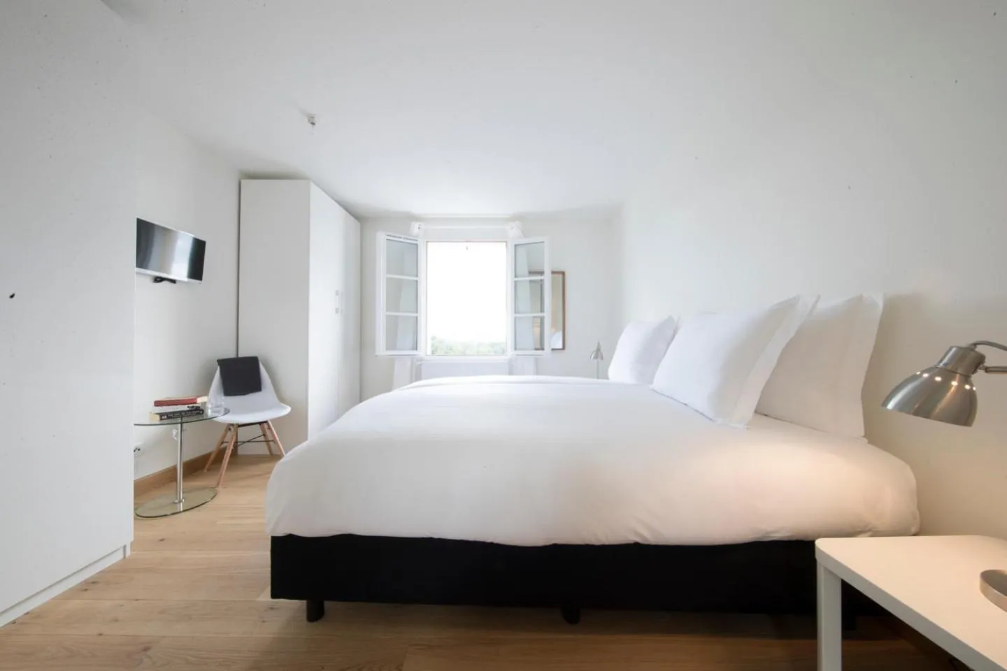 Bedroom, Bed in Château Les Merles et ses Villas
