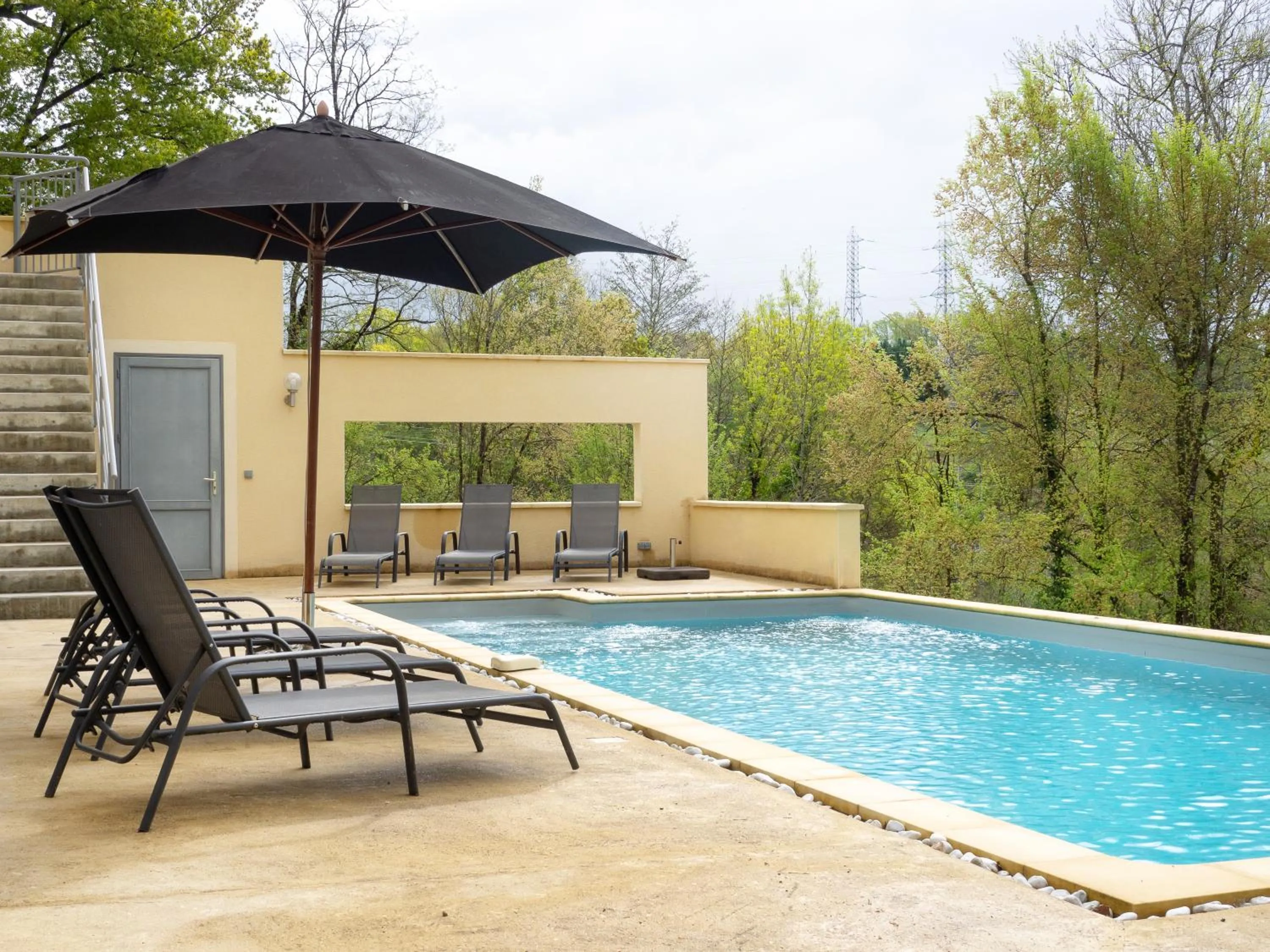 Swimming pool in Château Les Merles et ses Villas