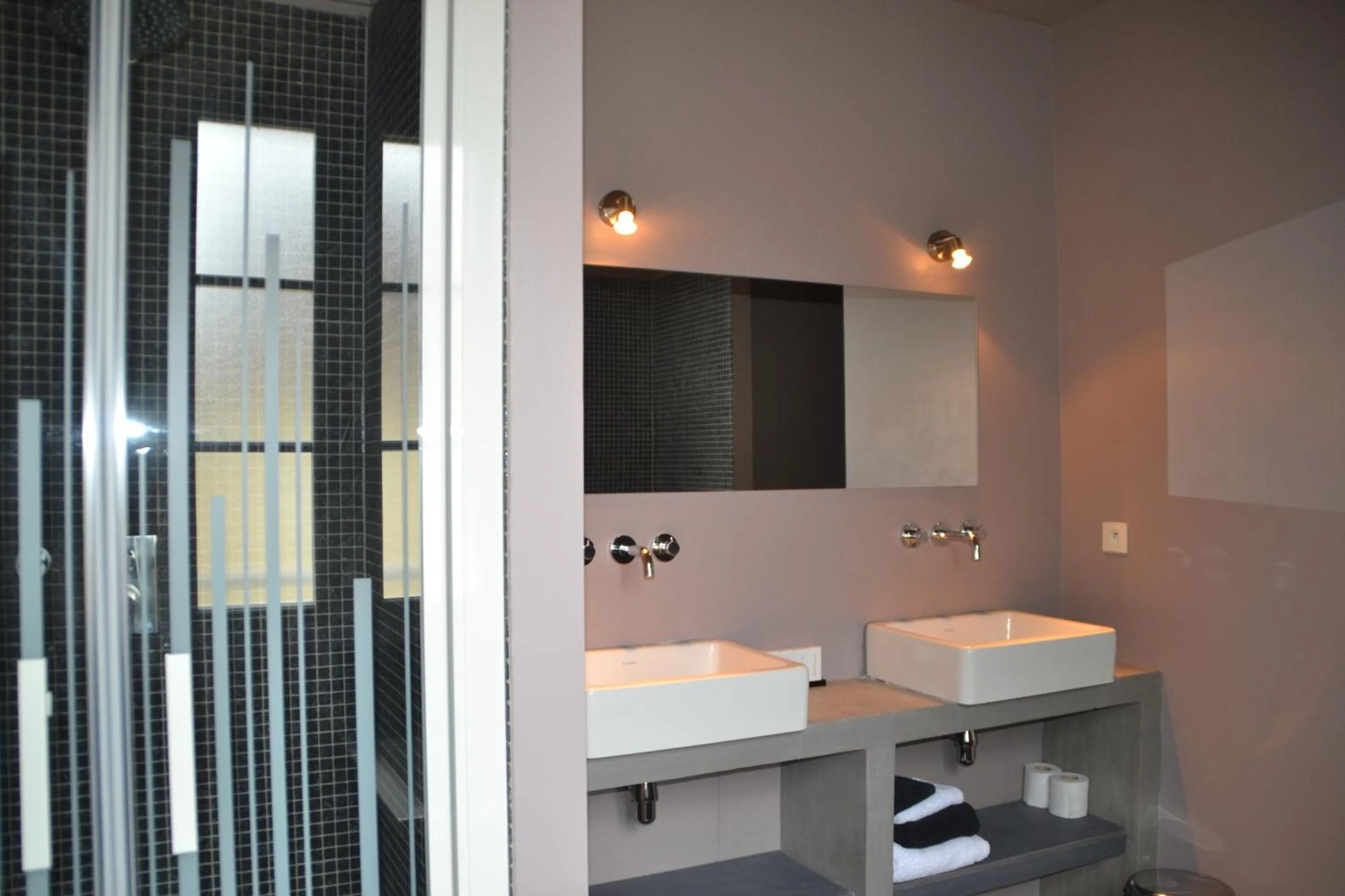 Bathroom in Château Les Merles et ses Villas