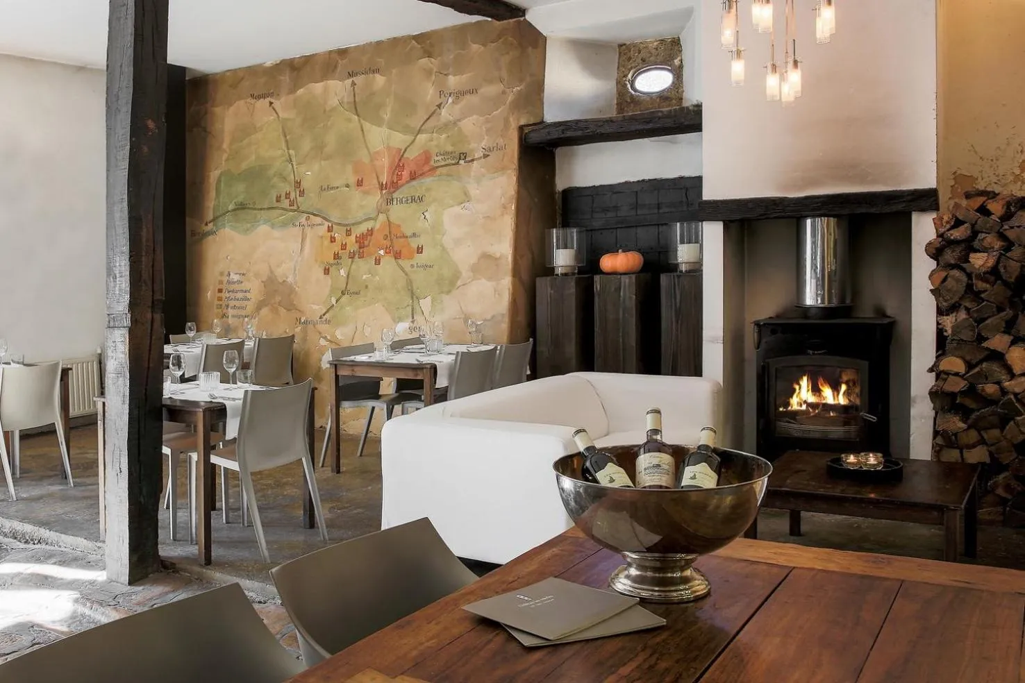 Restaurant/places to eat in Château Les Merles et ses Villas