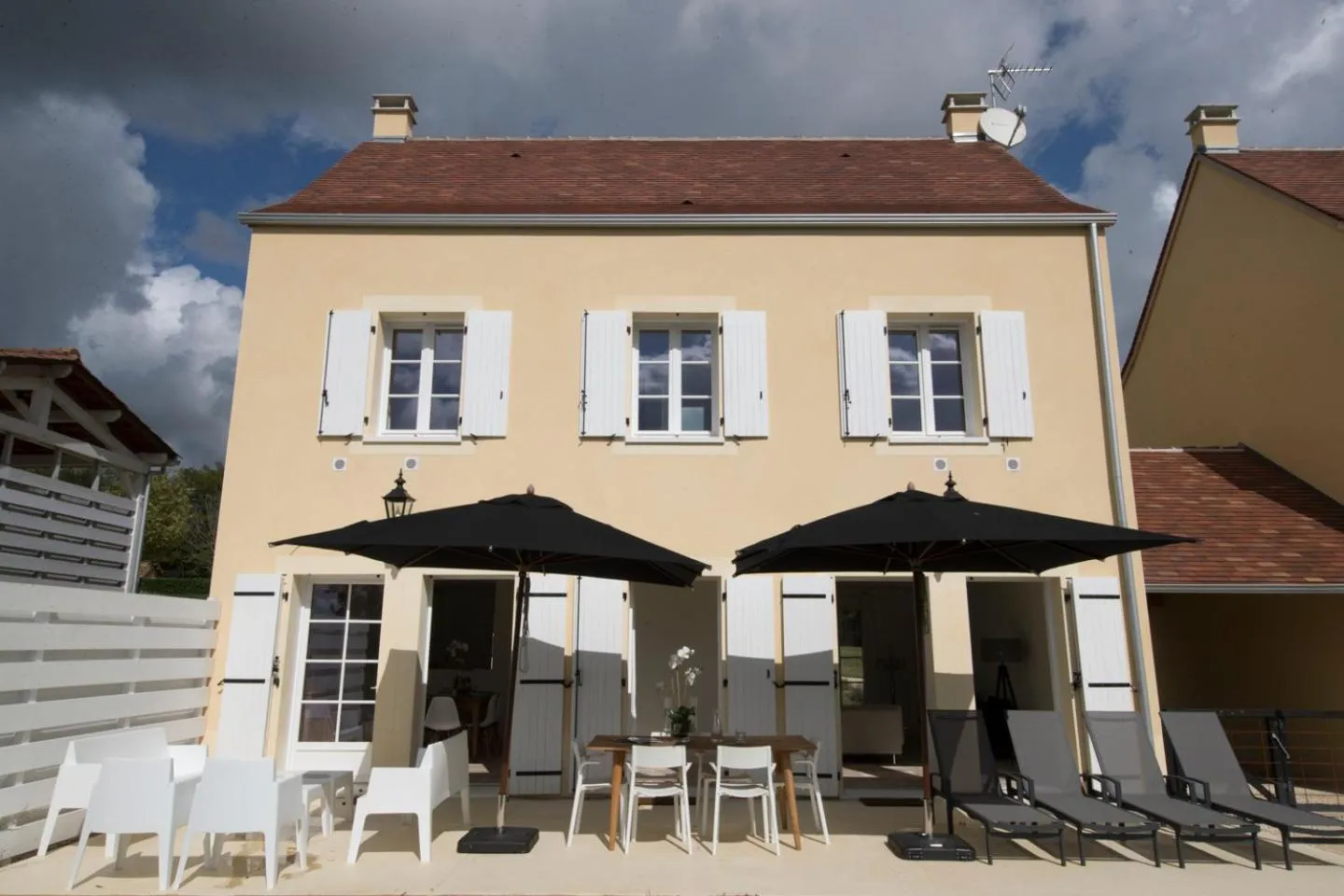 Patio in Château Les Merles et ses Villas
