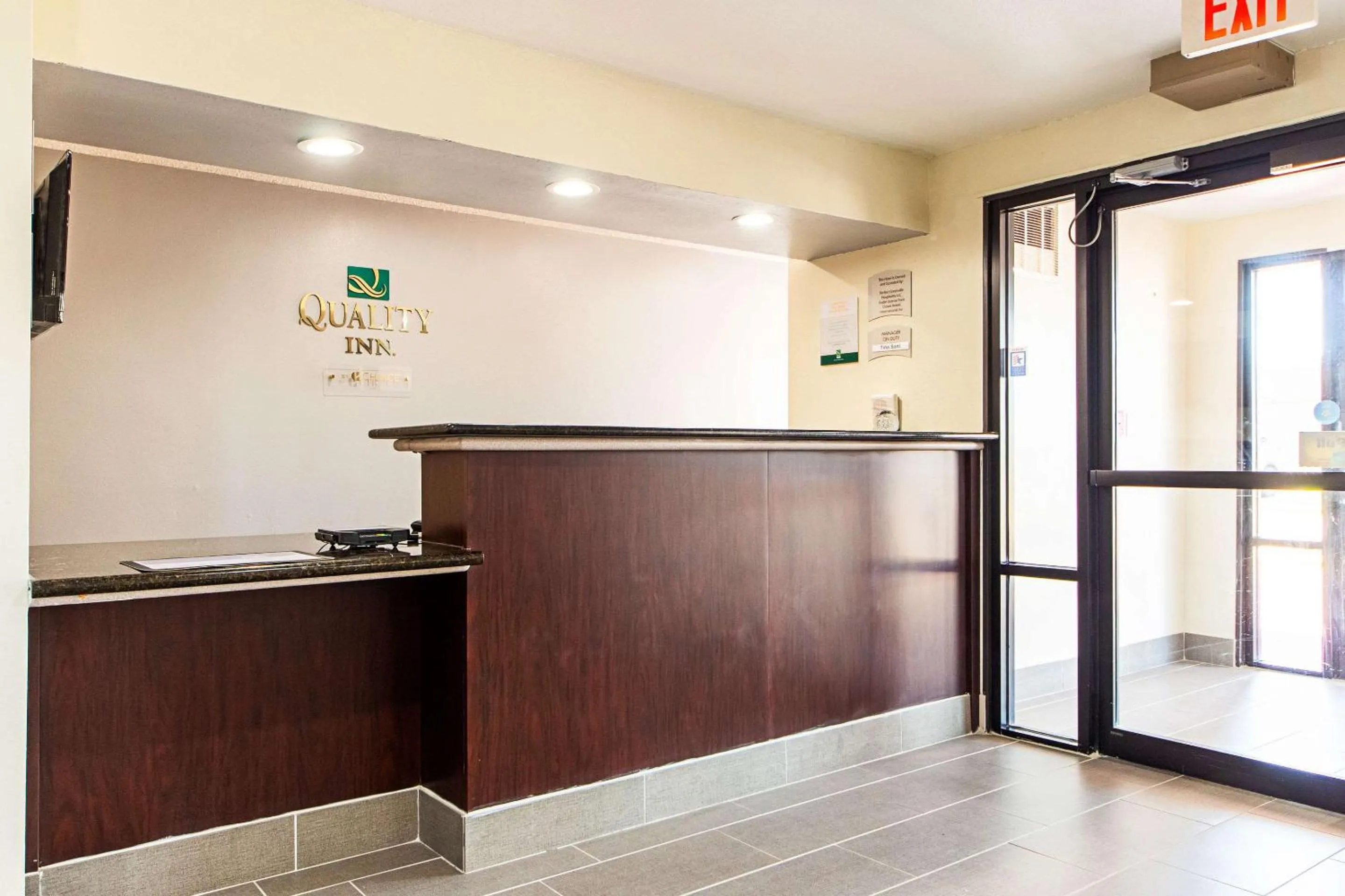 Lobby or reception, Kitchen/Kitchenette in Quality Inn Greenville I-30