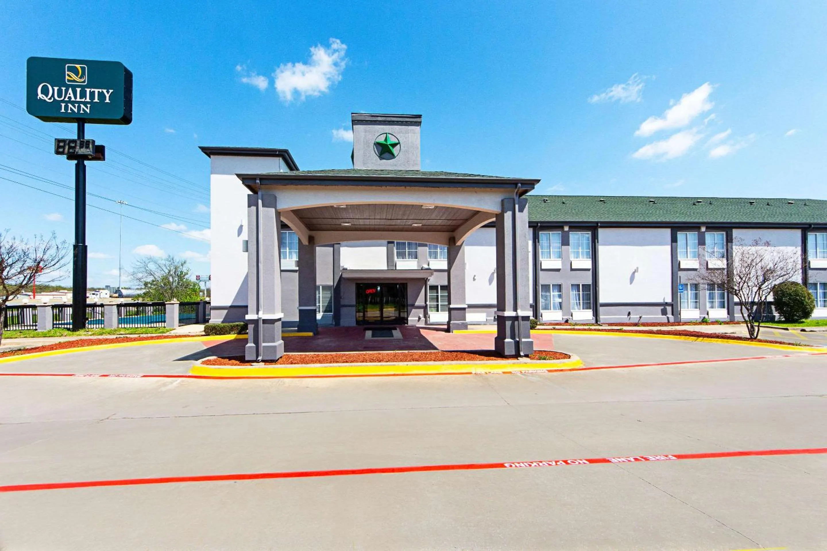 Property building in Quality Inn Greenville I-30