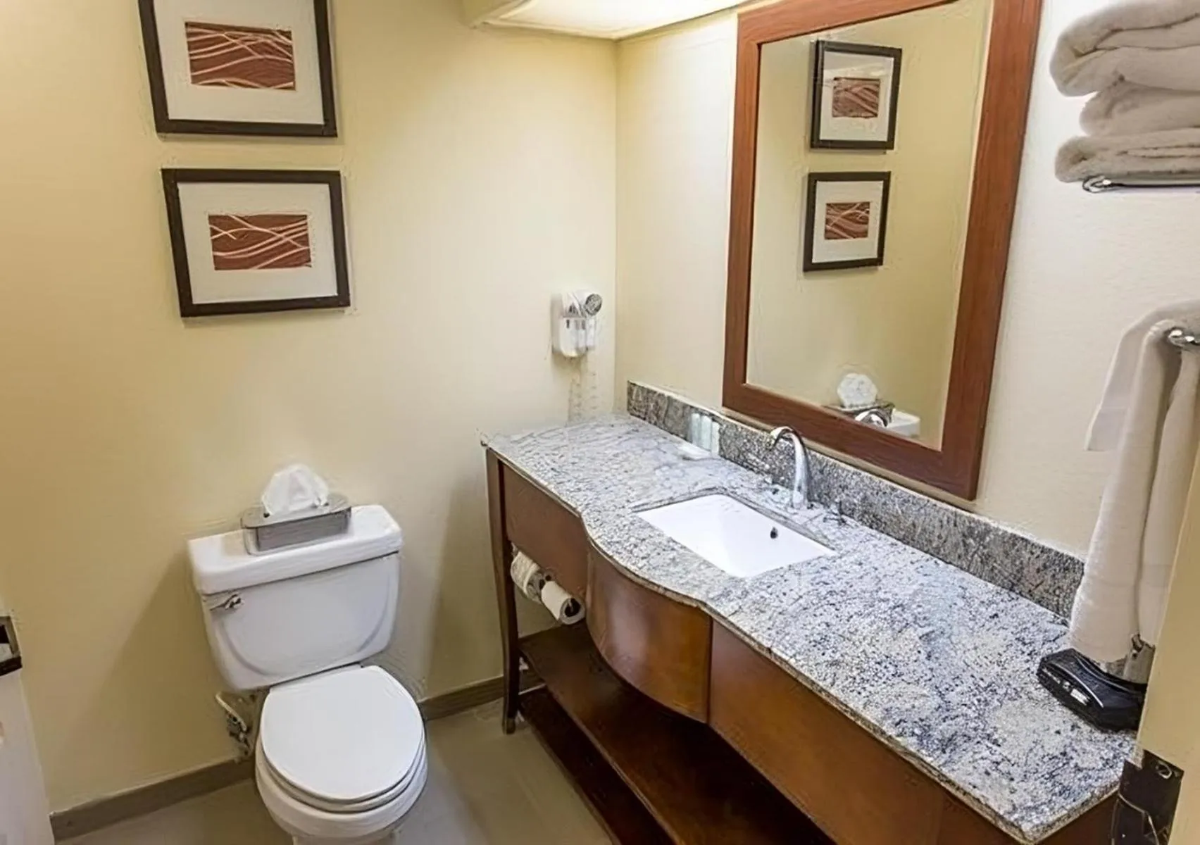 Bathroom in Comfort Inn Hammond