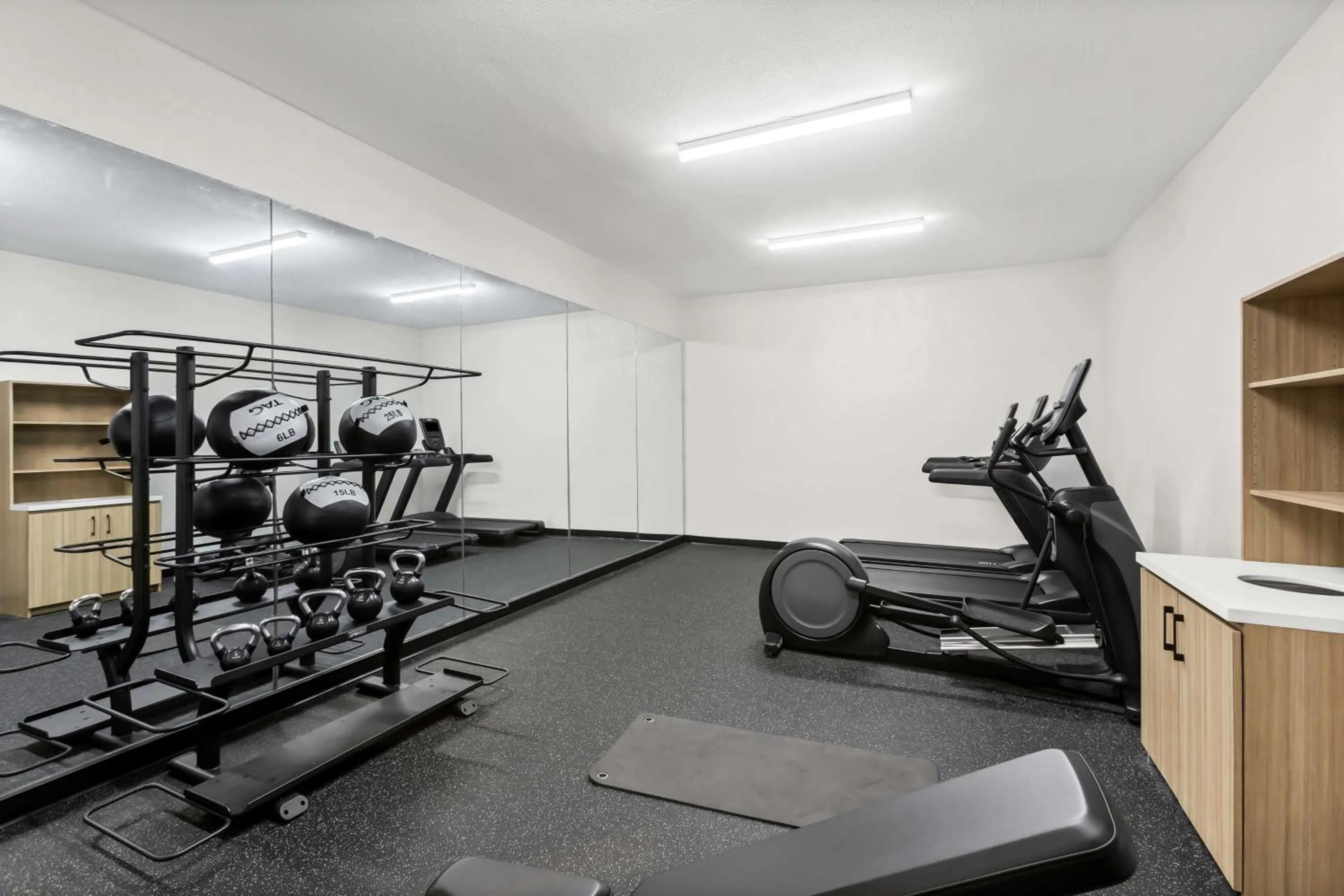 Fitness centre/facilities in Sonesta Essential La Porte