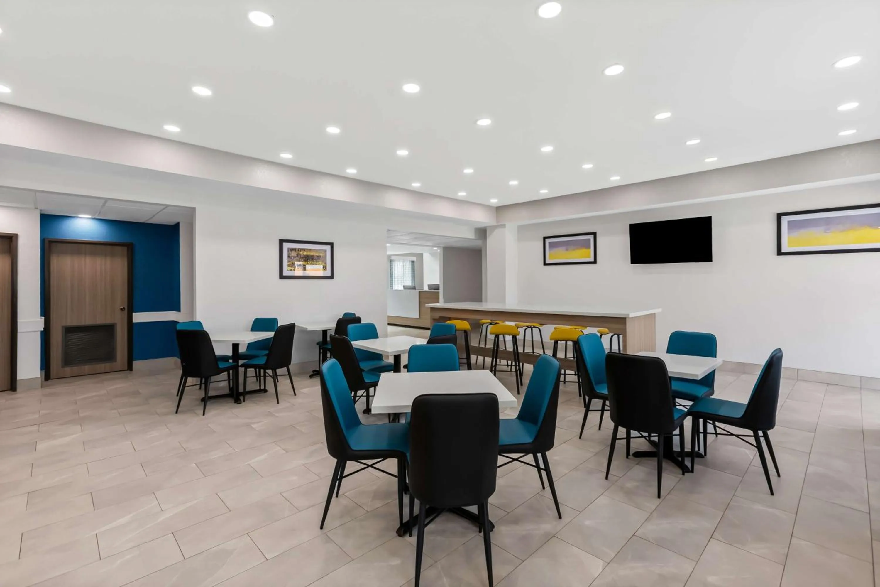 Breakfast in Sonesta Essential La Porte