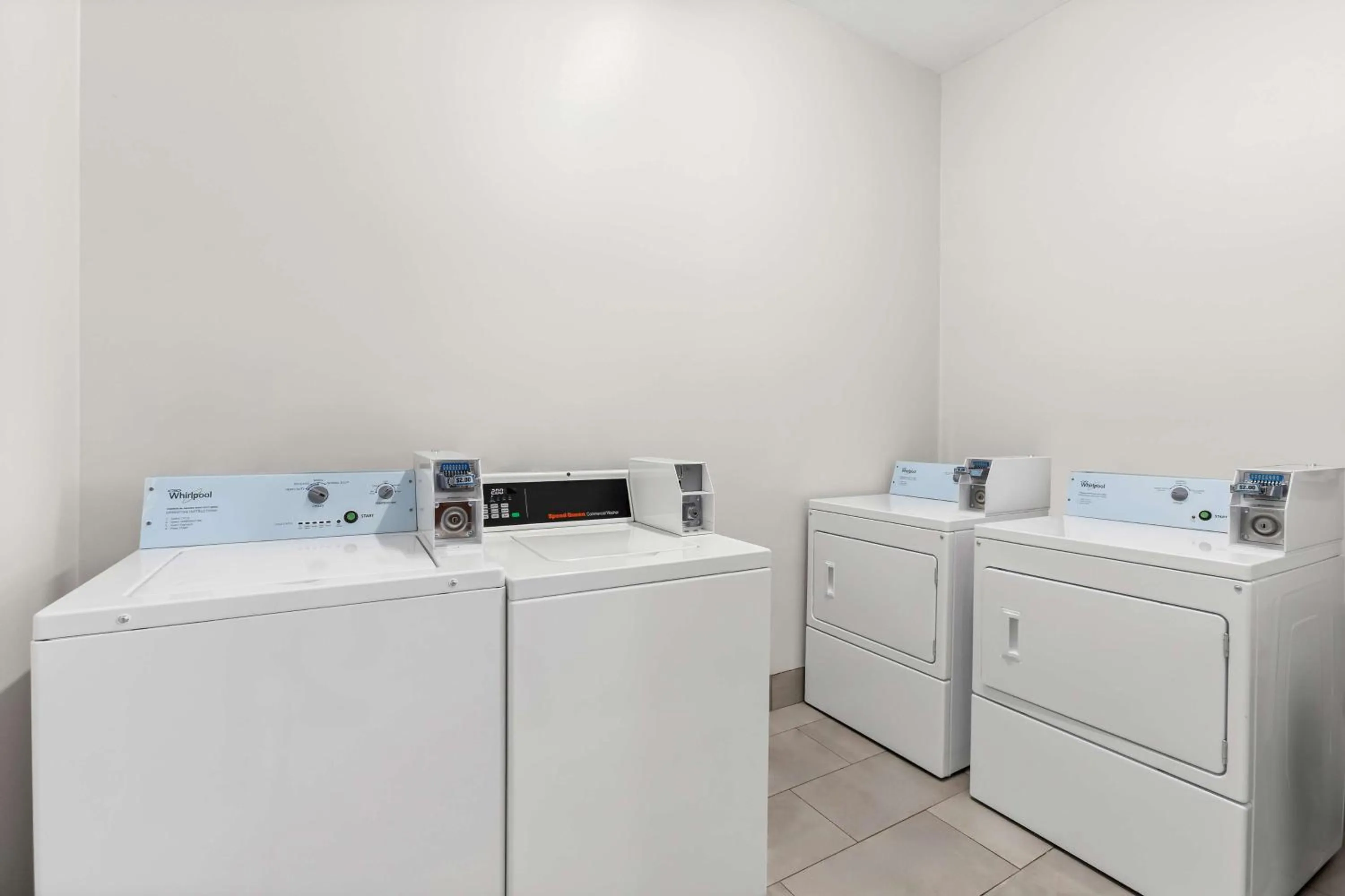 laundry in Sonesta Essential La Porte