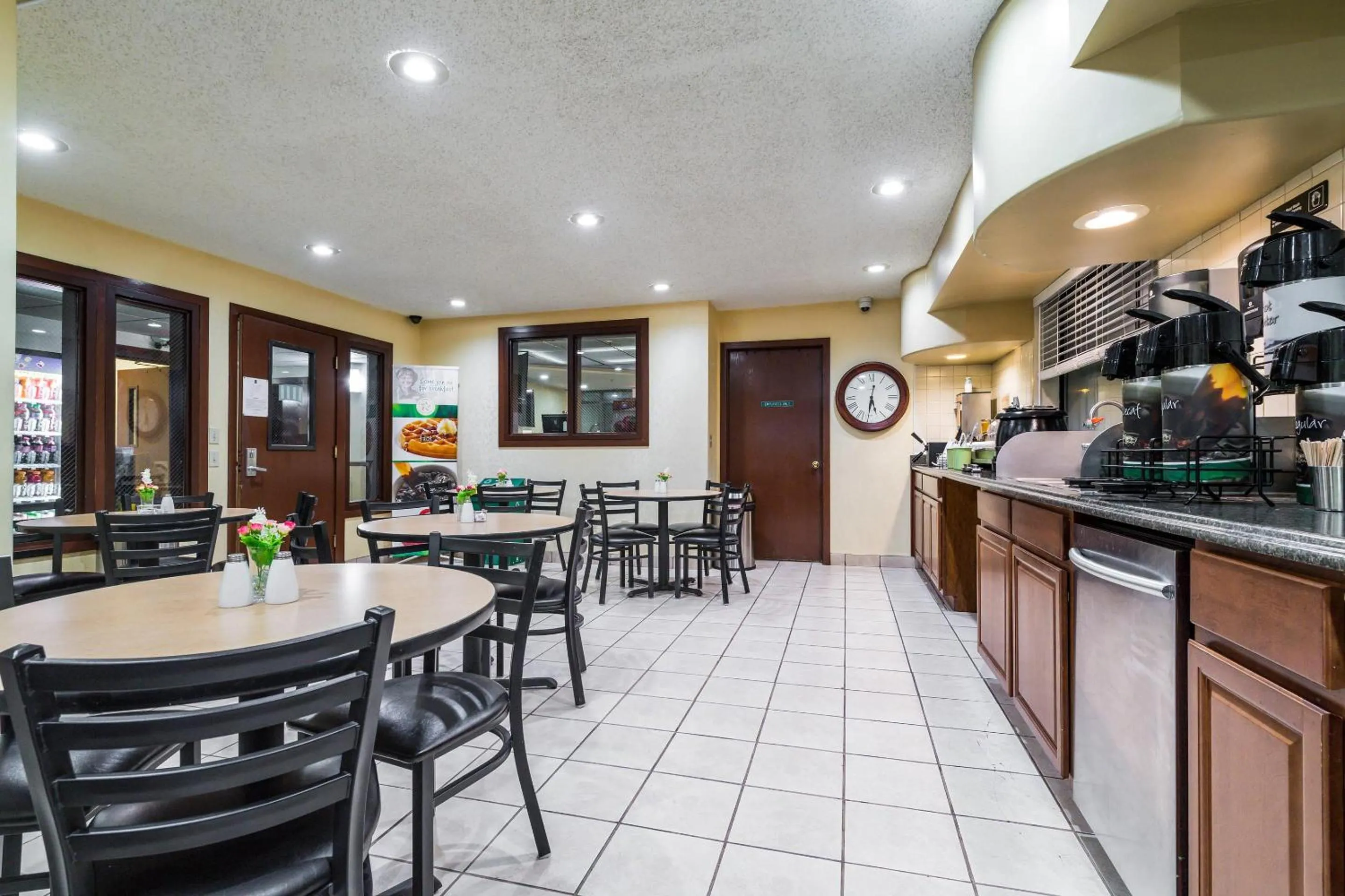 Breakfast in Quality Inn & Suites Lacey Olympia