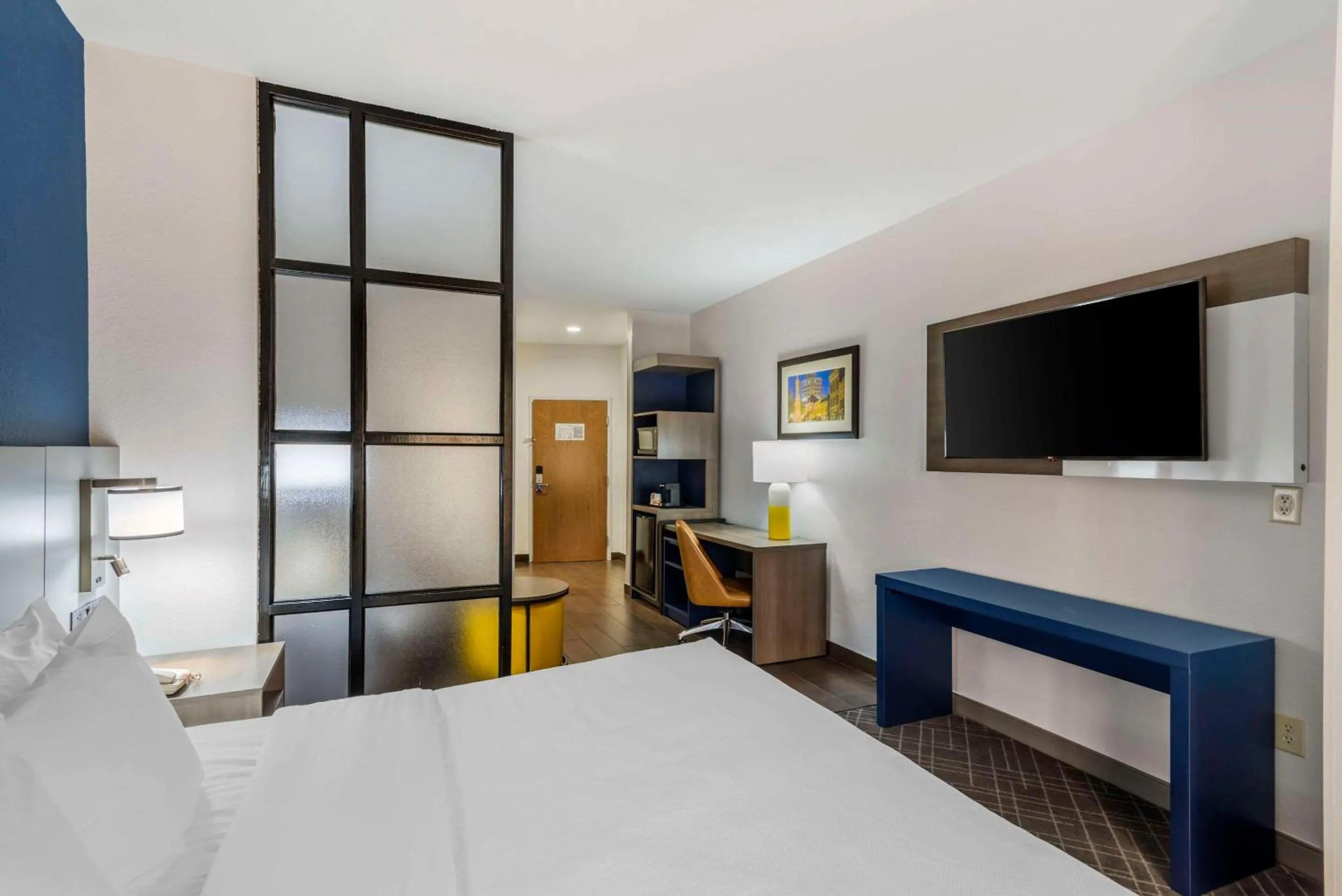 Bedroom, Bed in Comfort Suites Macon Northwest