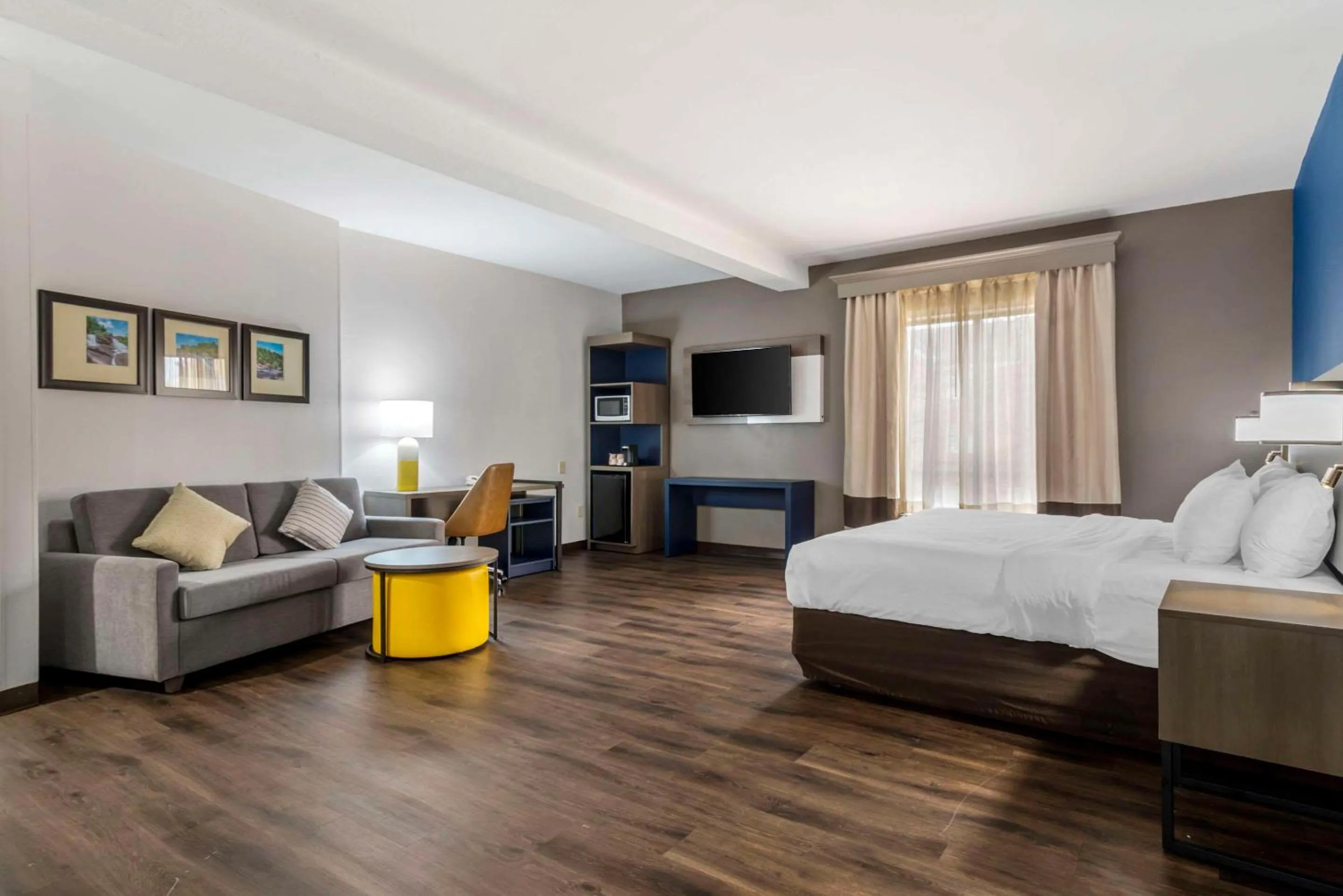 Bedroom, Bed in Comfort Suites Macon Northwest