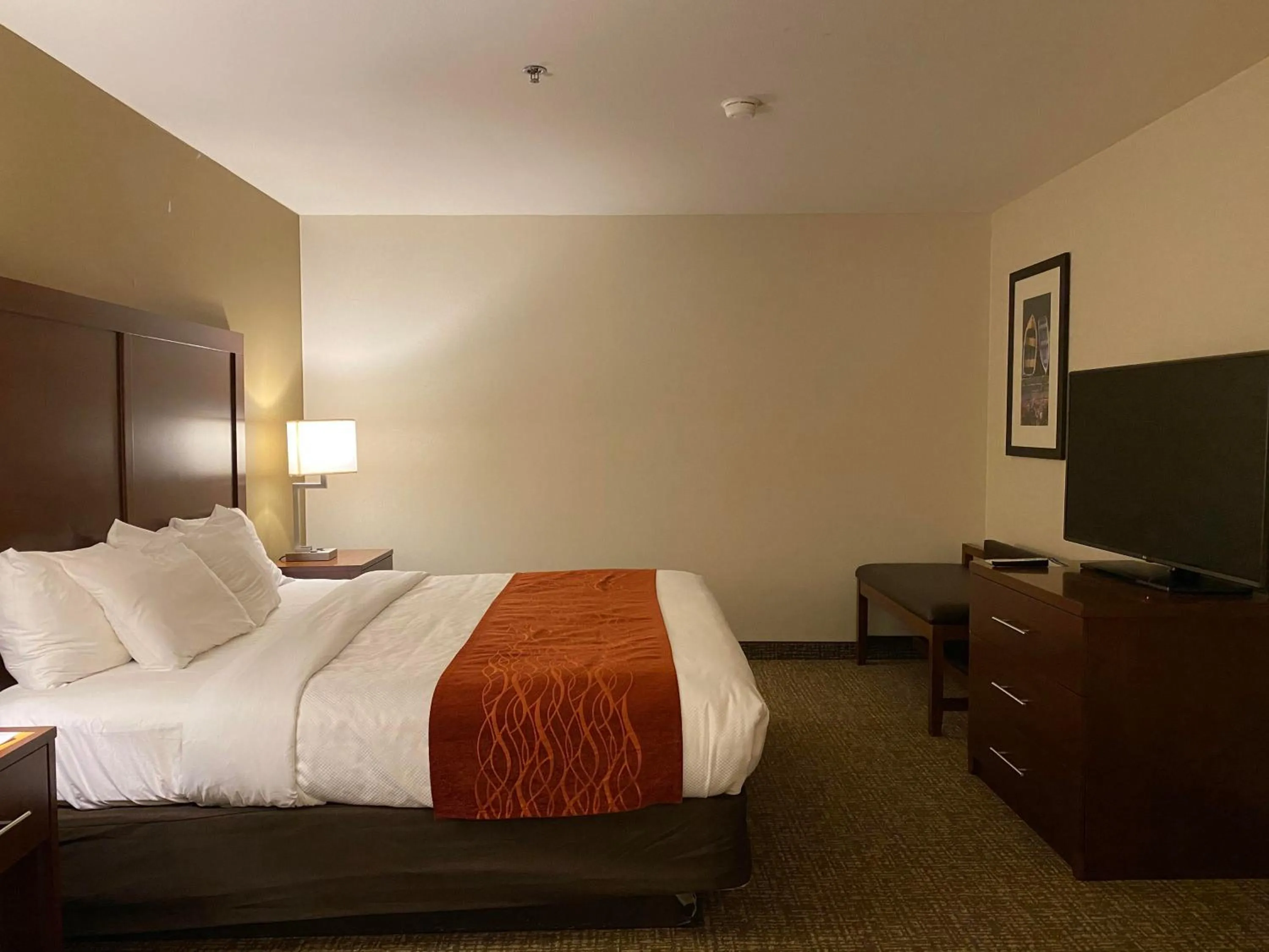 Bed in Comfort Inn Marina on the Monterey Bay