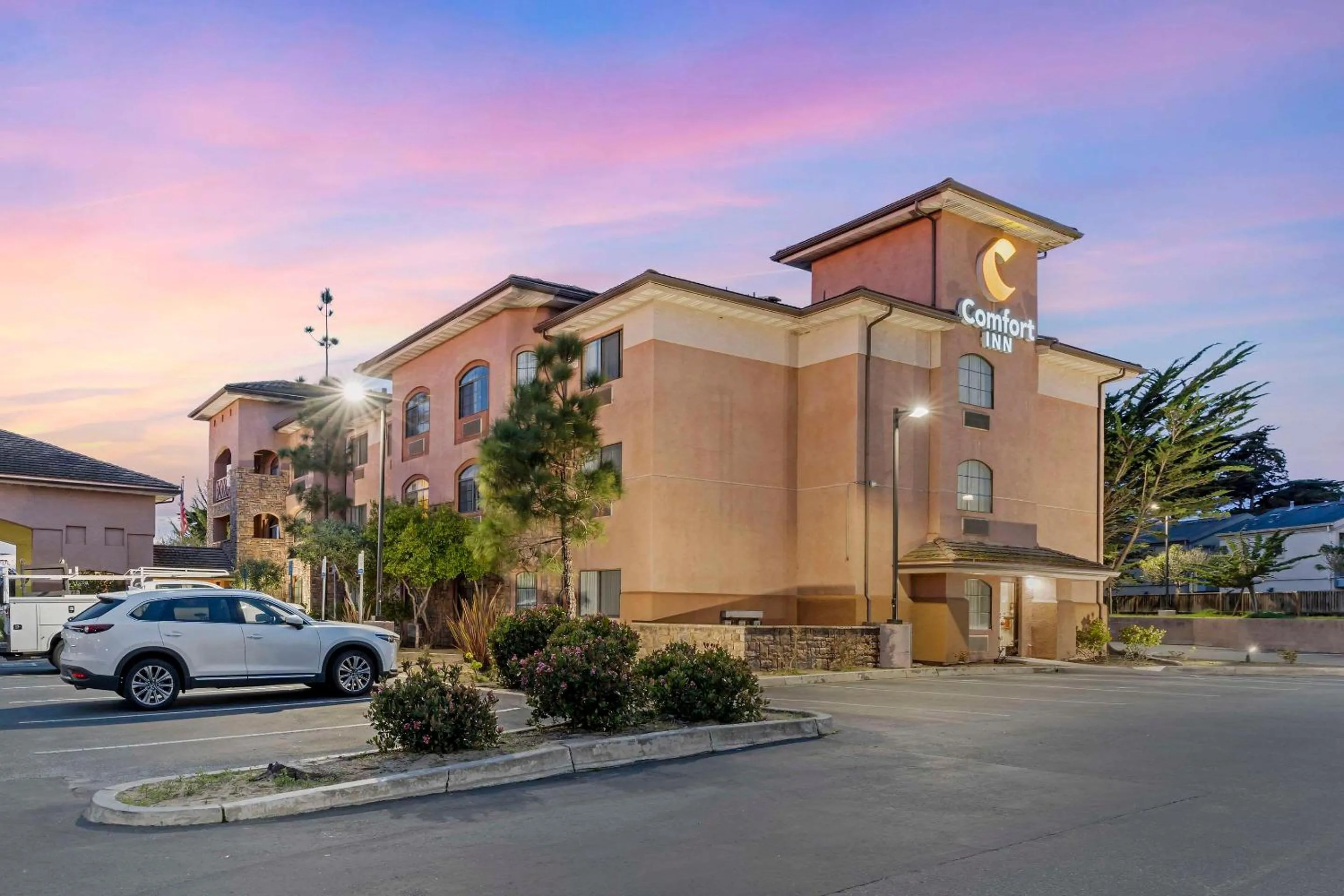 Property building in Comfort Inn Marina on the Monterey Bay