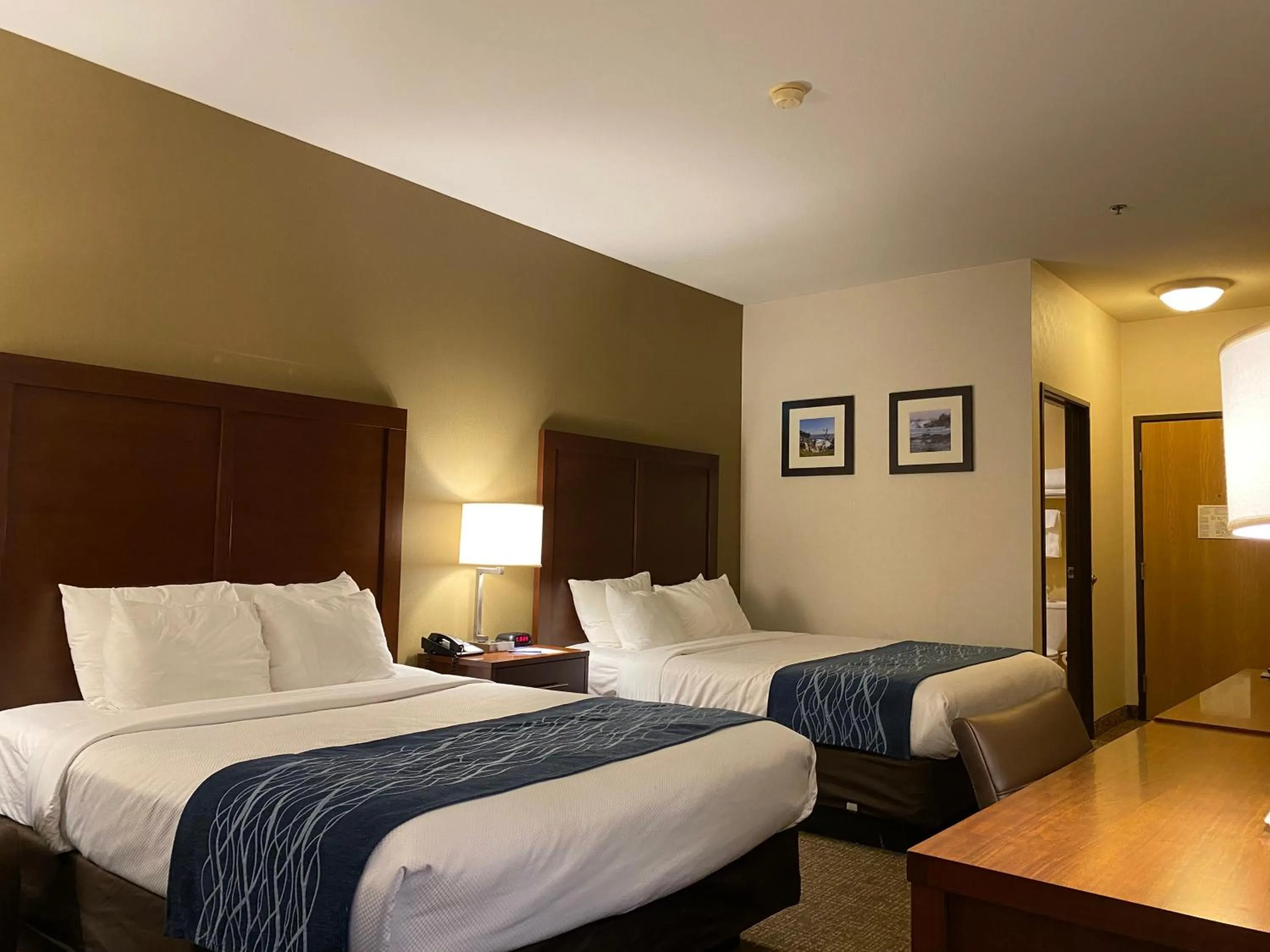 Bed in Comfort Inn Marina on the Monterey Bay