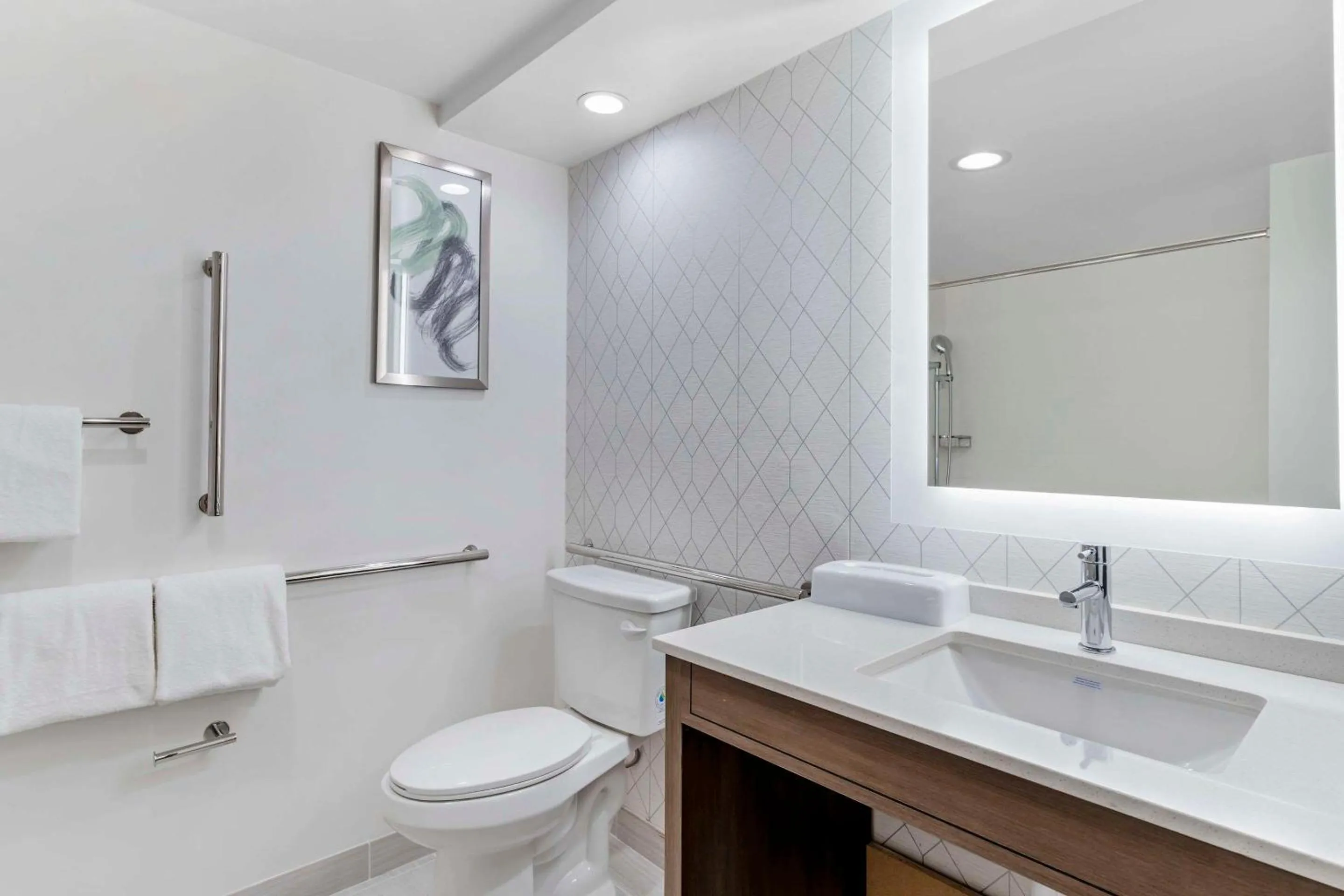 Bedroom in Comfort Inn Marina on the Monterey Bay