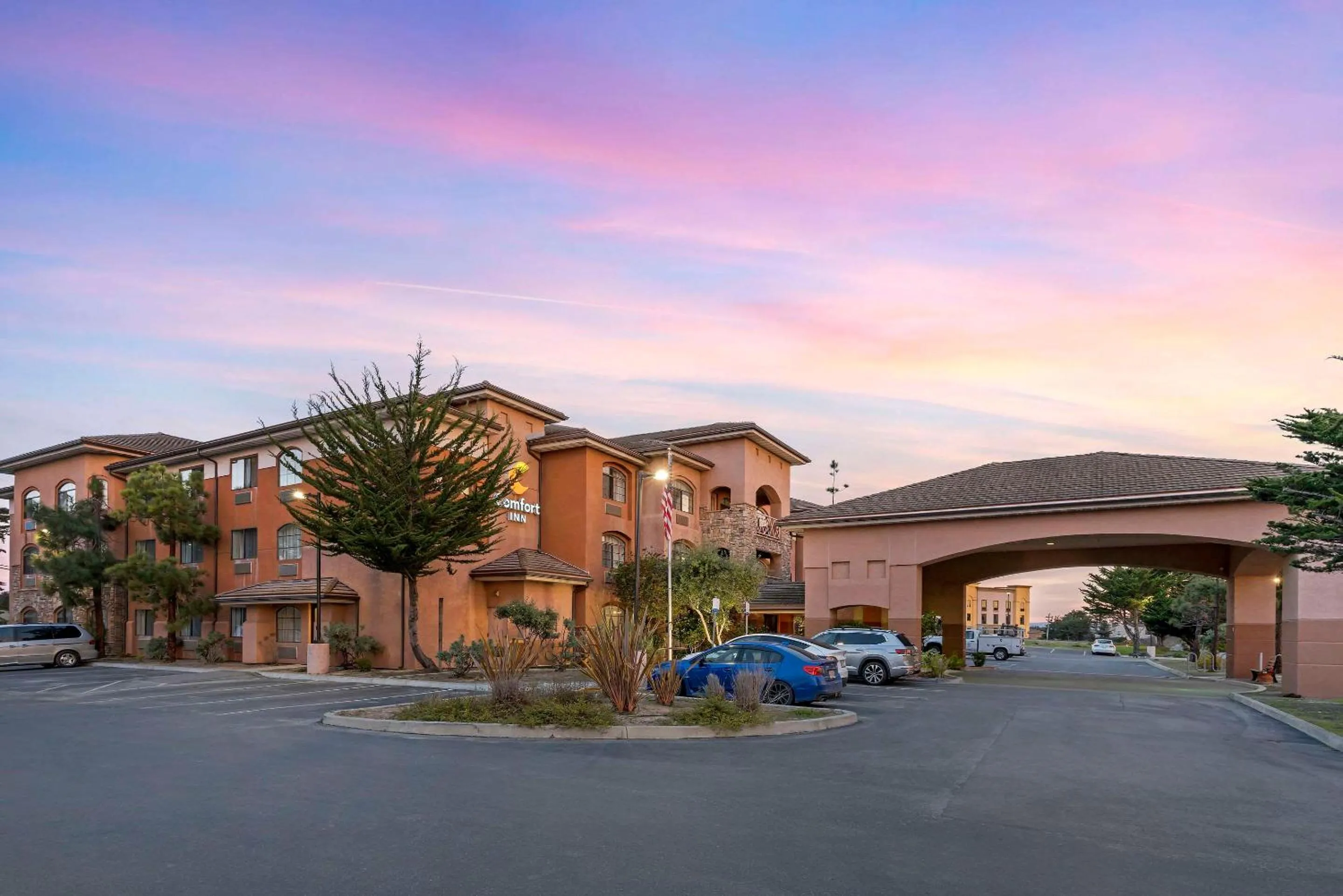 Property building in Comfort Inn Marina on the Monterey Bay