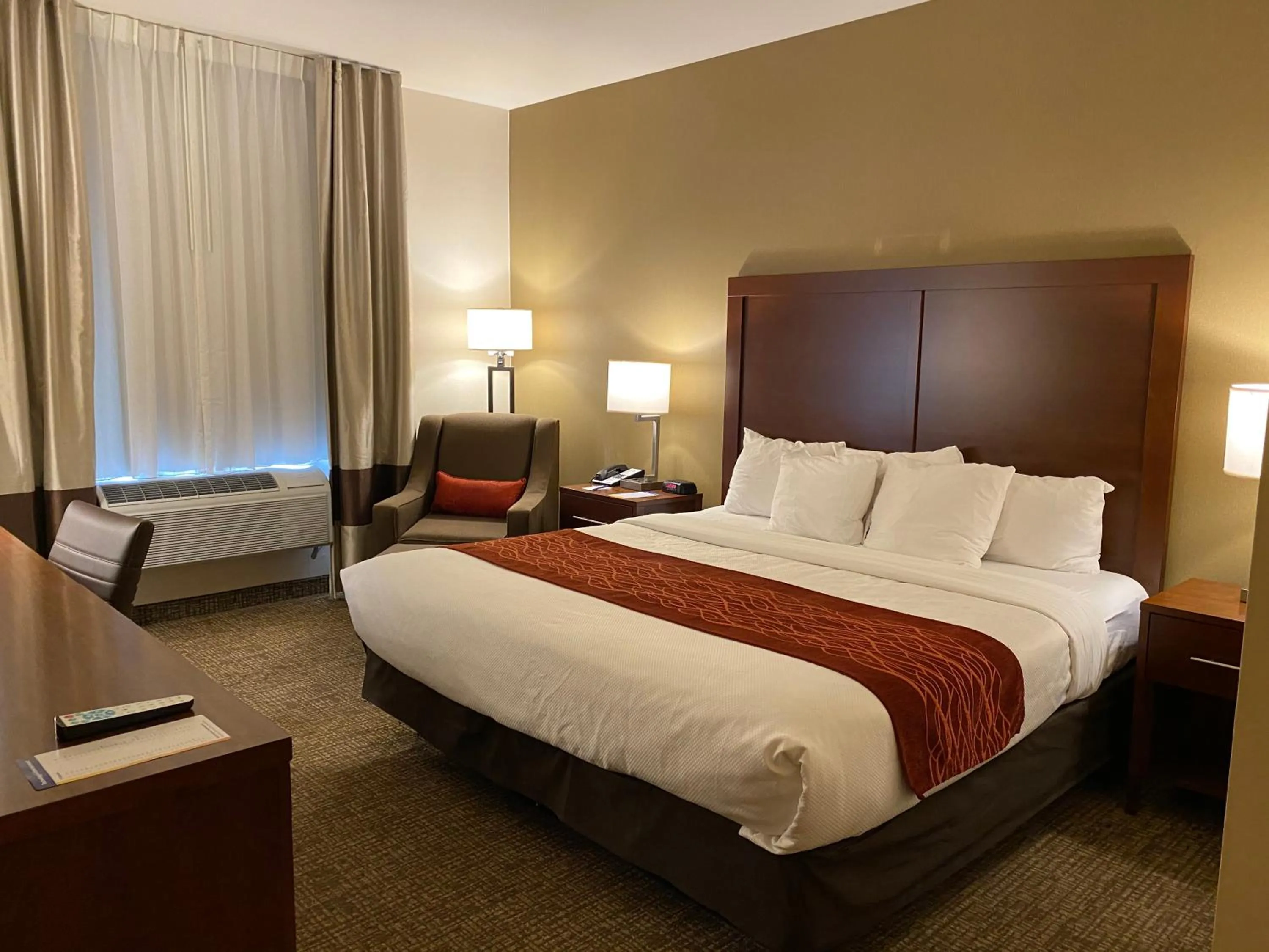 Bed in Comfort Inn Marina on the Monterey Bay