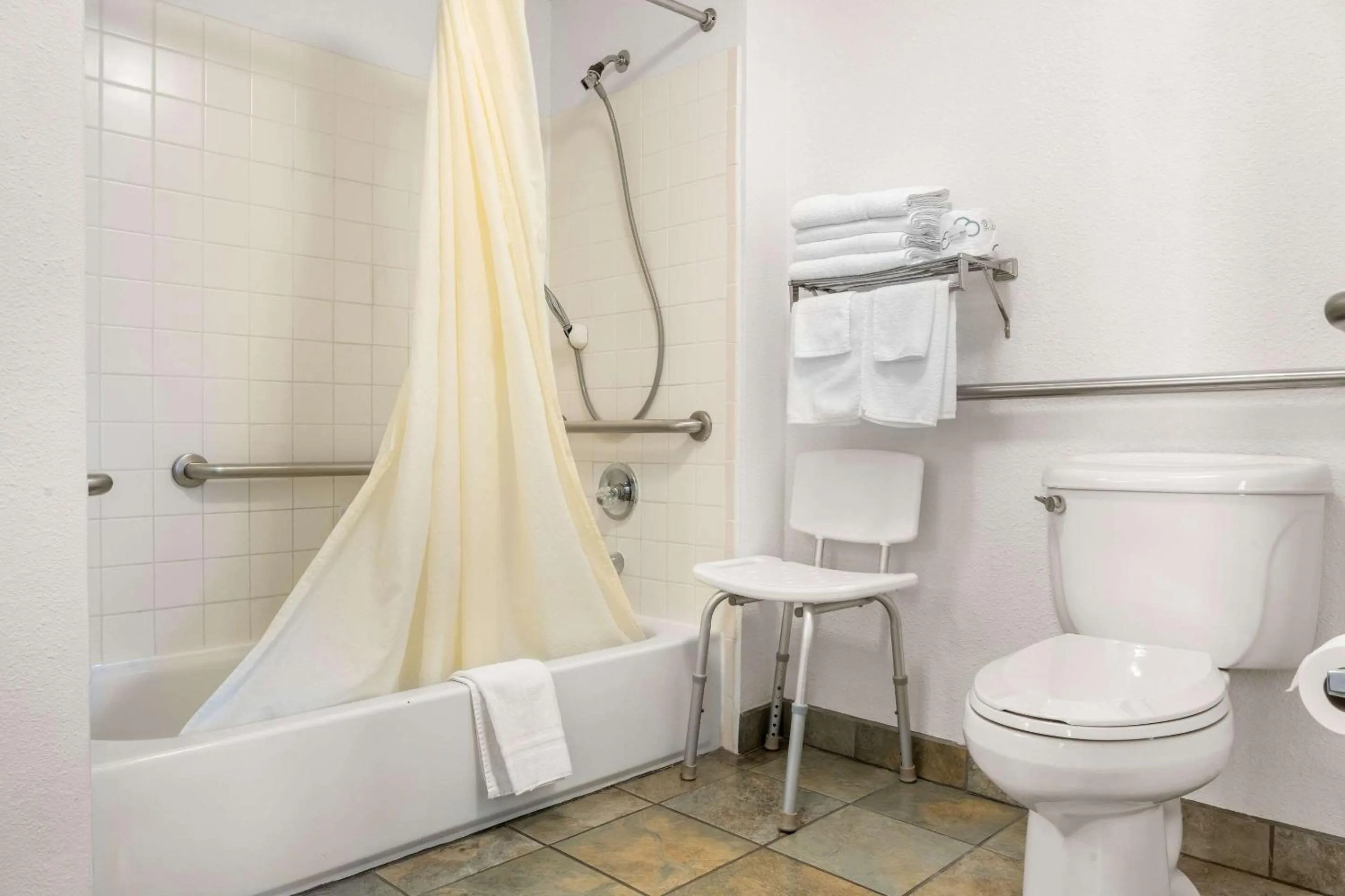 Bedroom in Econo Lodge Miles City I-94