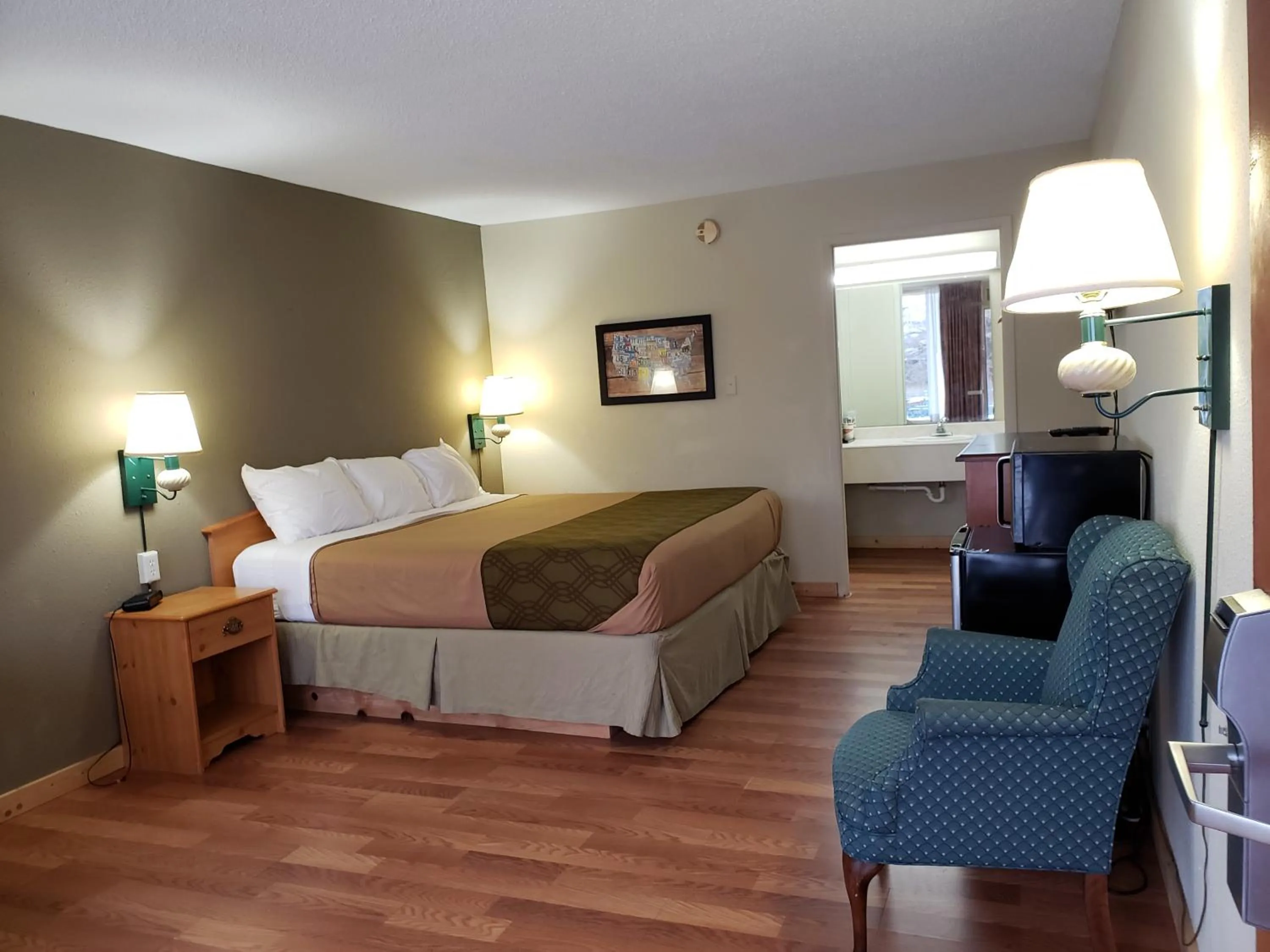 Bedroom, Bed in Mountain Home Inn