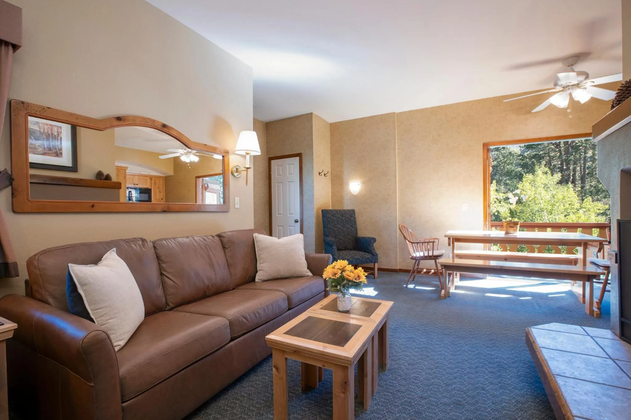 Living room in Olympic Village Inn Olympic Valley