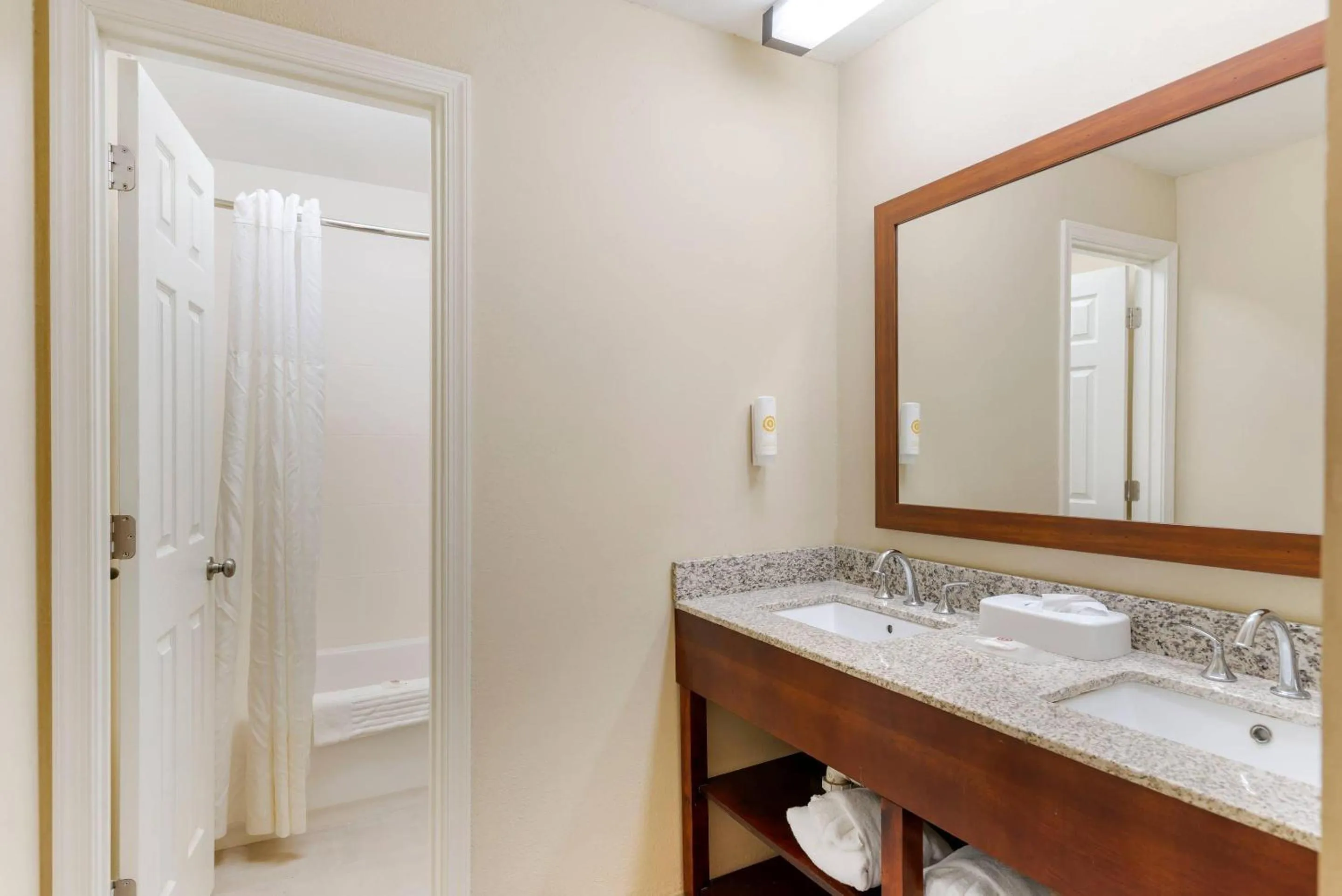 Bedroom in Comfort Inn Petersburg Fort Lee Area