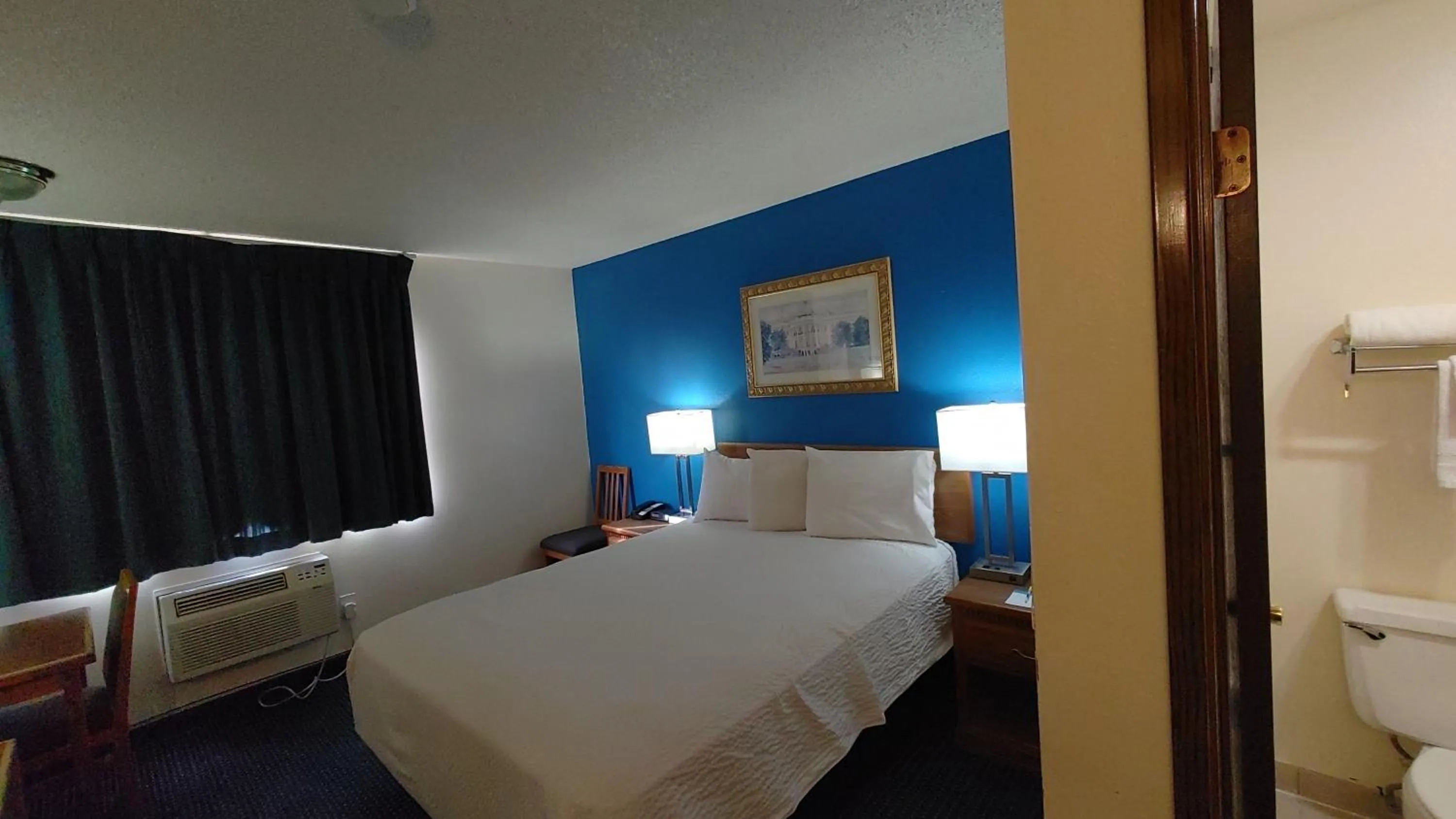 Bed in Days Inn by Wyndham Pocatello University Area