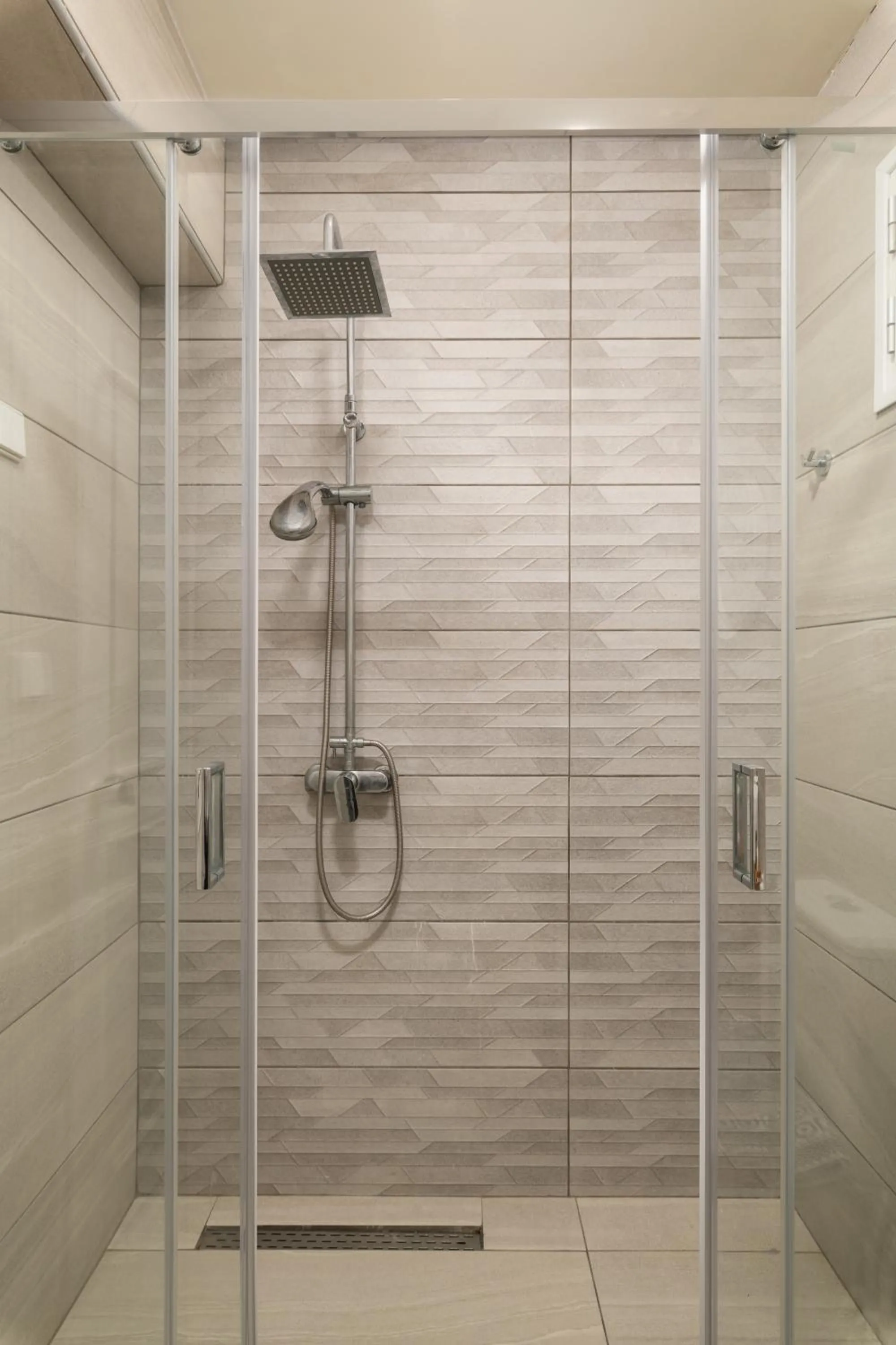 Hotel Haris on the beach