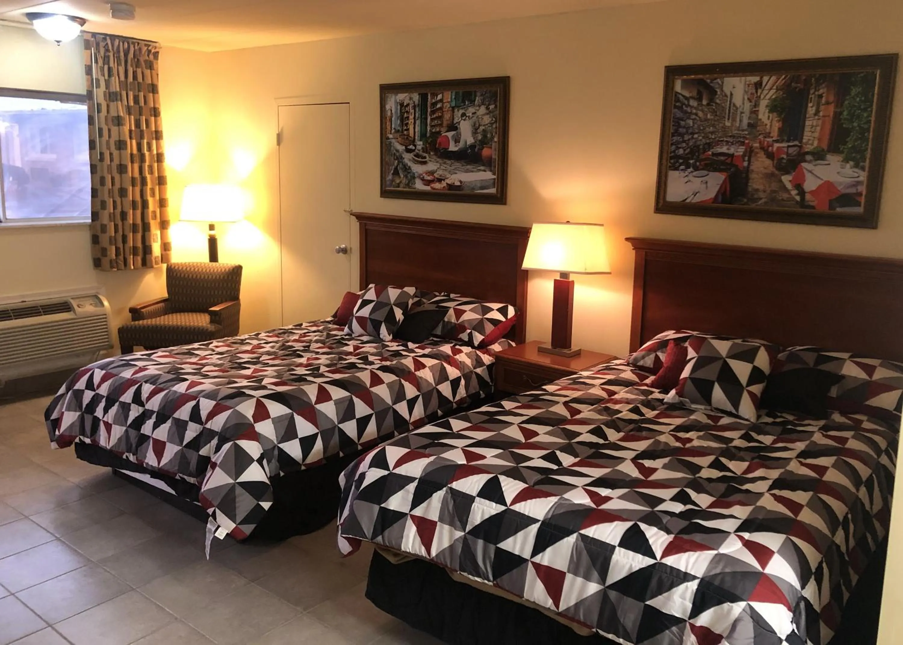 Bed in Wolf Inn Hotel