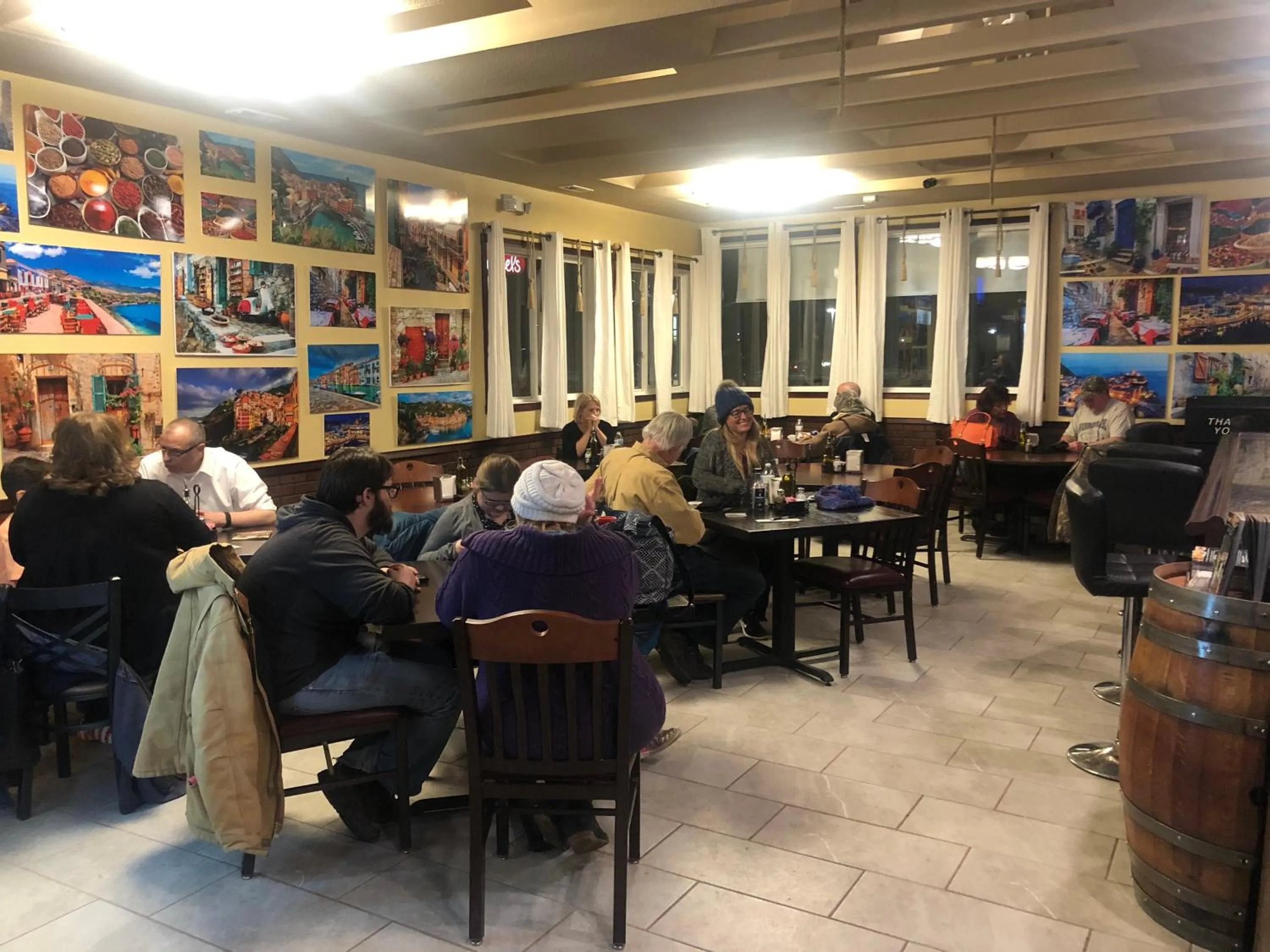 Restaurant/places to eat in Wolf Inn Hotel