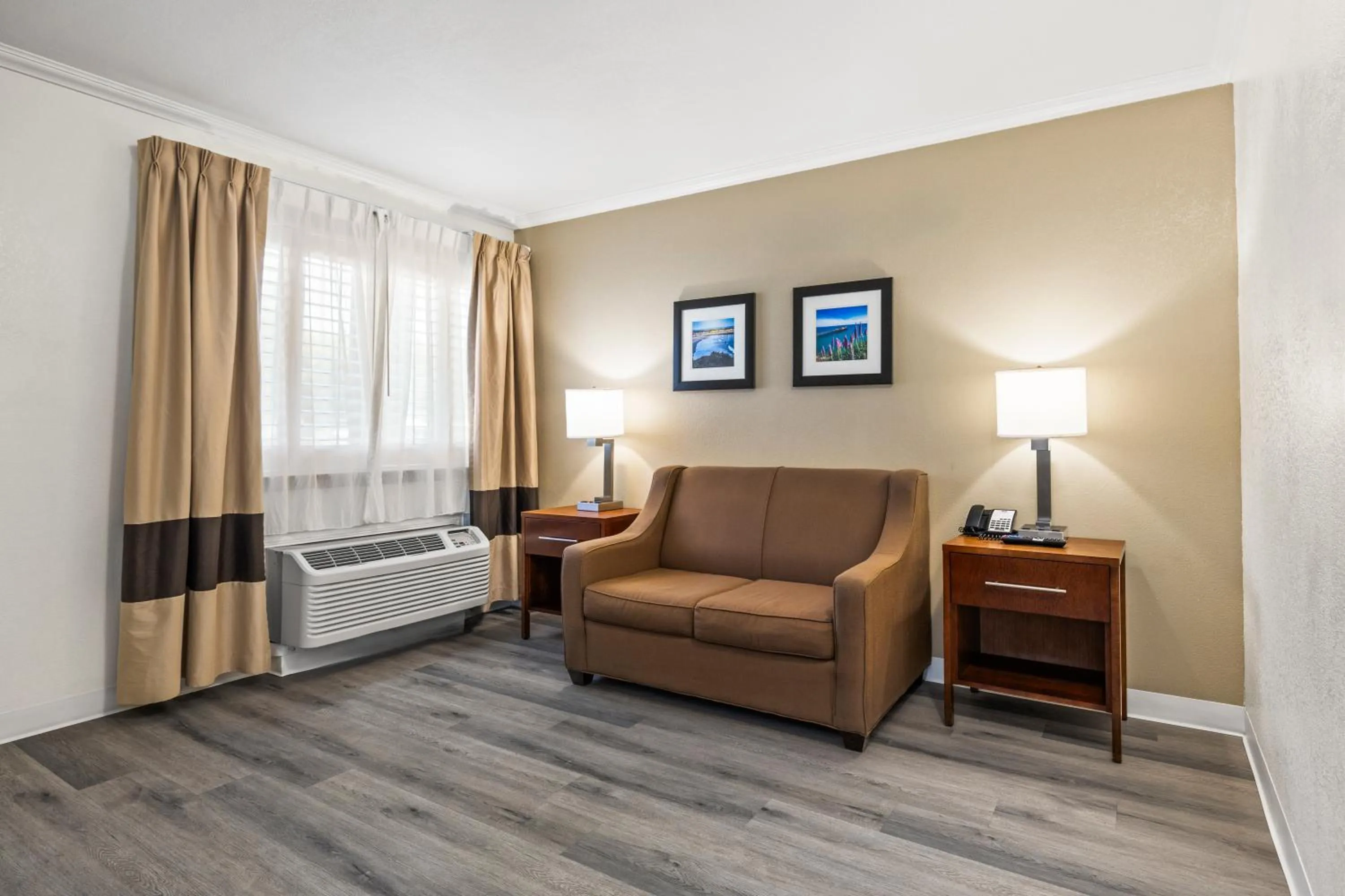 TV and multimedia, Bed in Comfort Inn Santa Cruz North