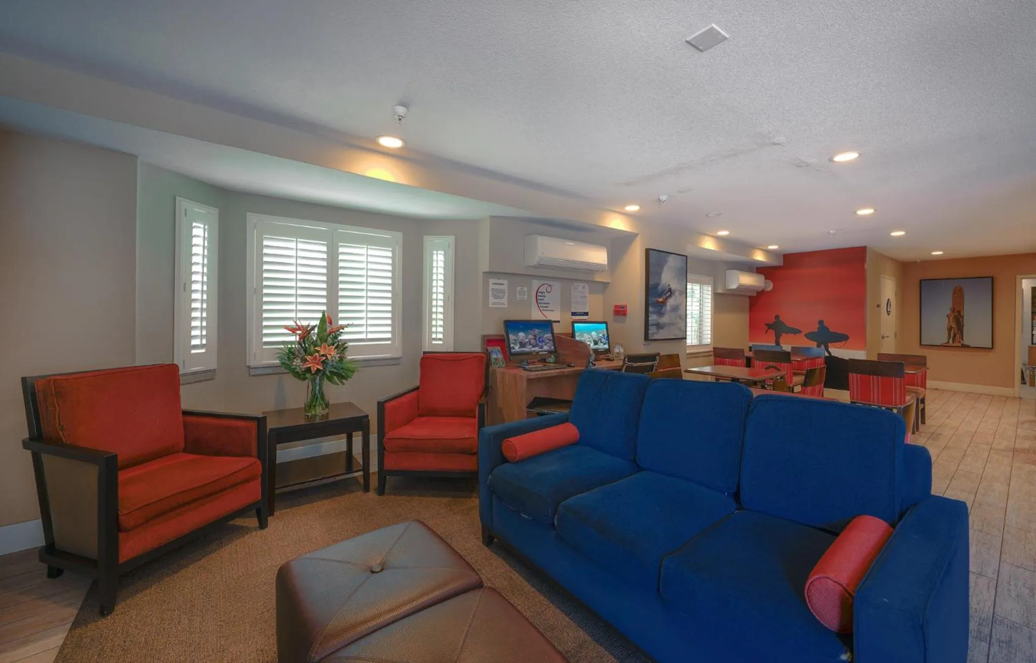 Seating area in Comfort Inn