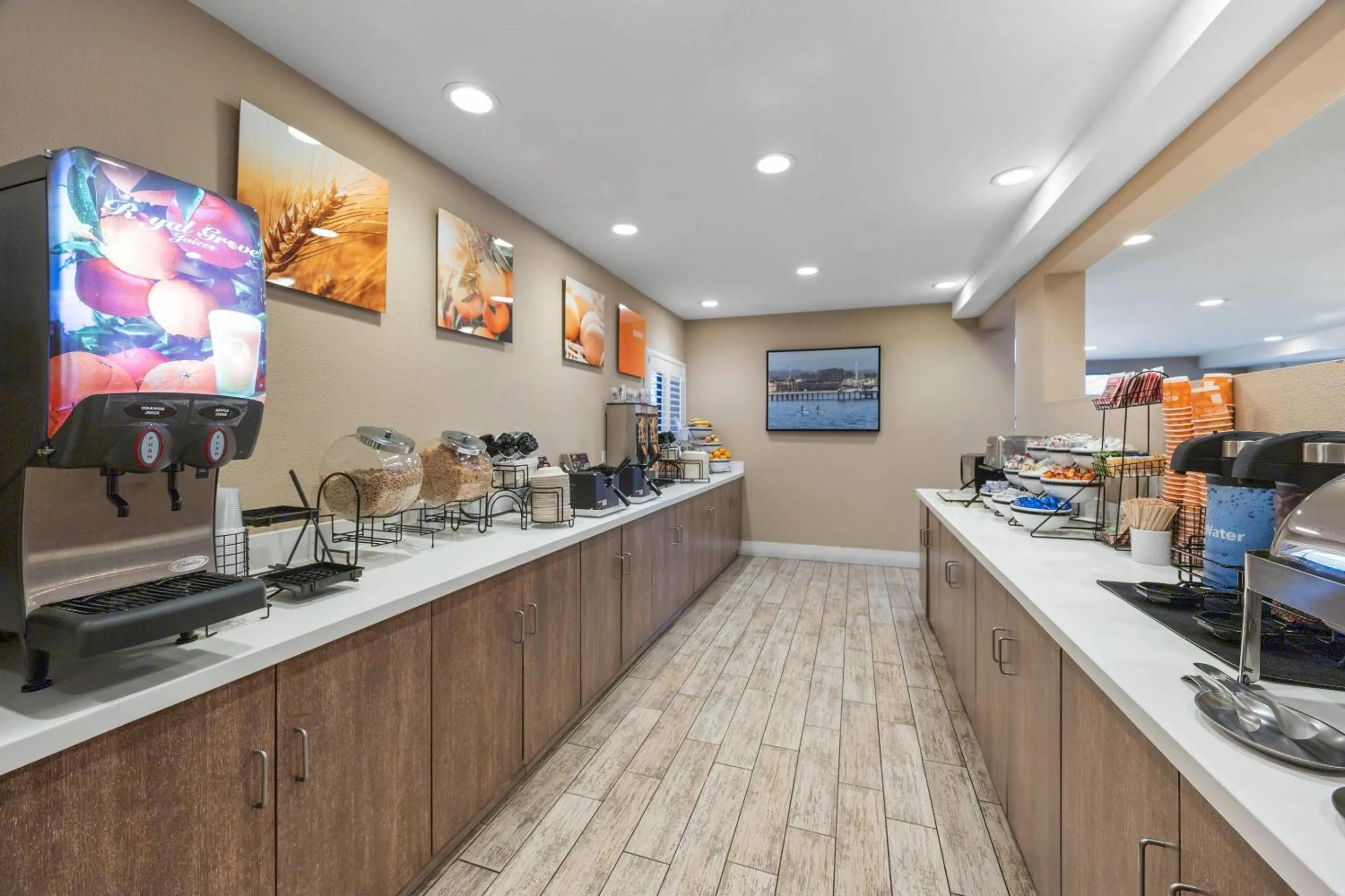 Breakfast in Comfort Inn Santa Cruz North